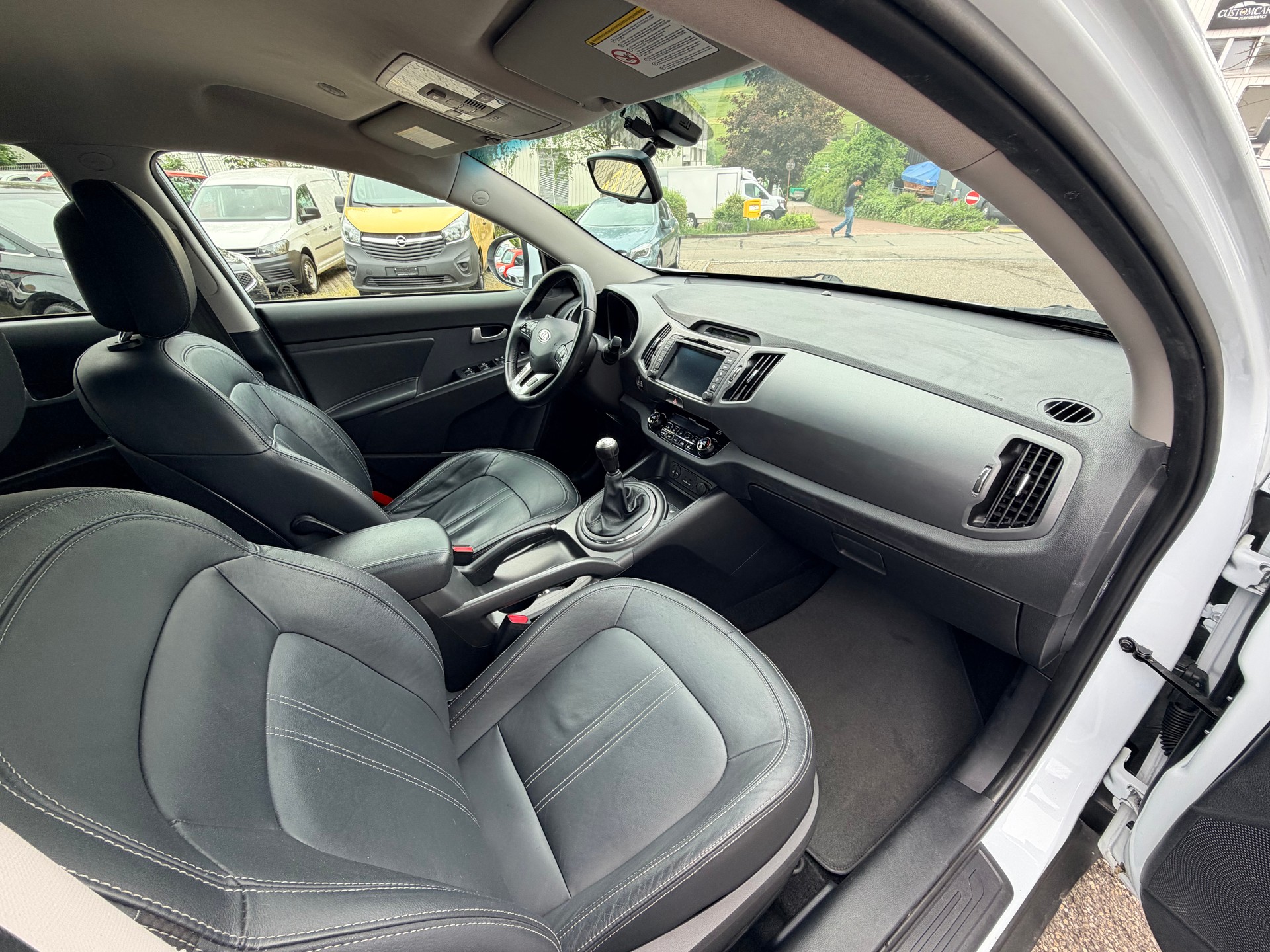 KIA Sportage 2.0 Style 4WD-image-9