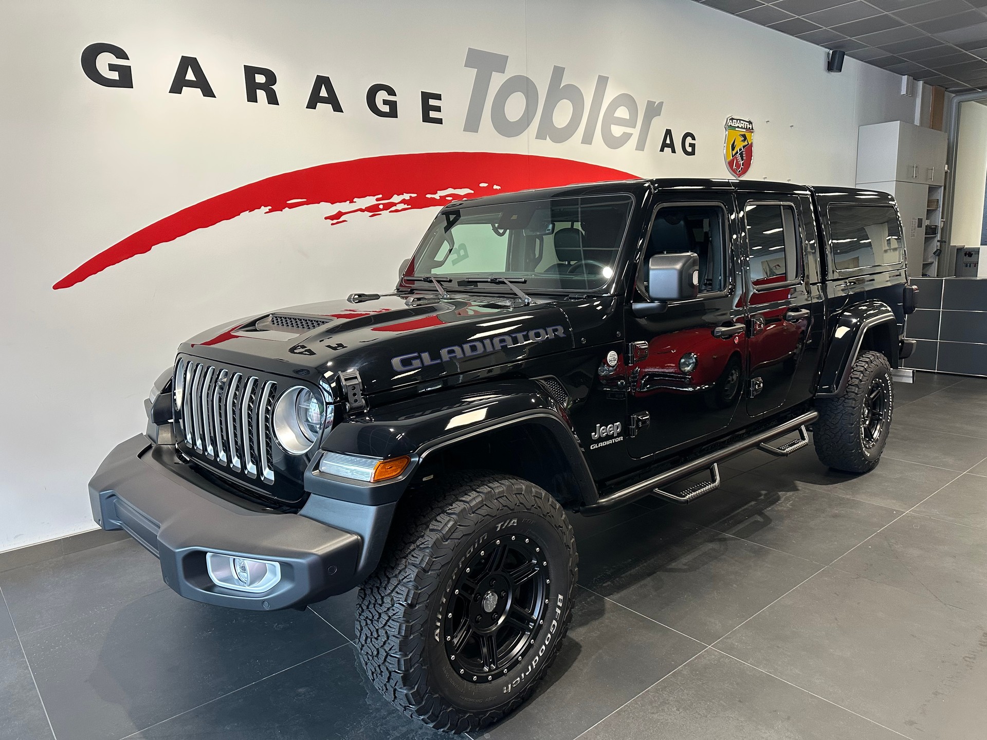 JEEP Gladiator 3.0 V6 Overland-showroom-element-3