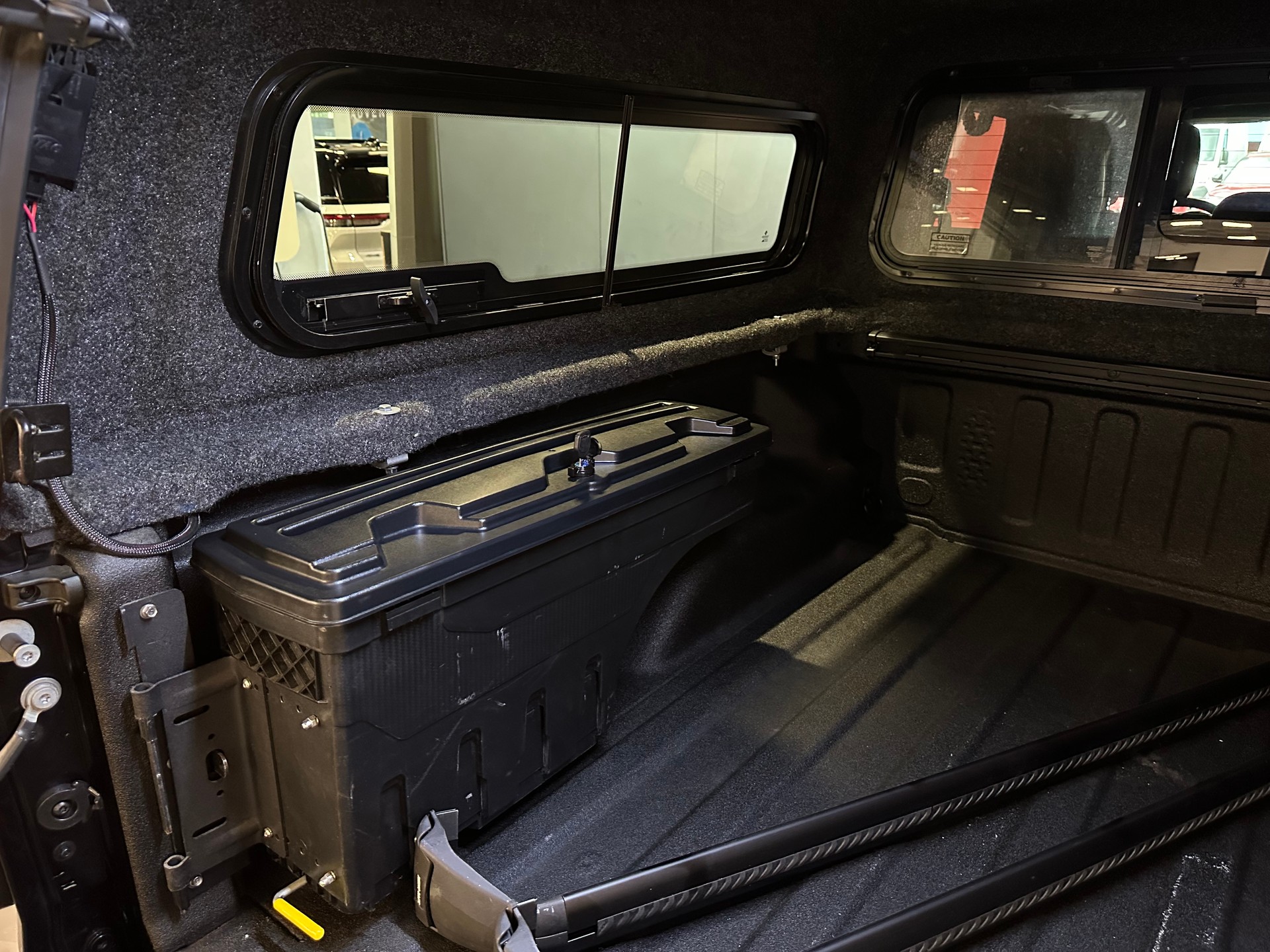 JEEP Gladiator 3.0 V6 Overland-image-24