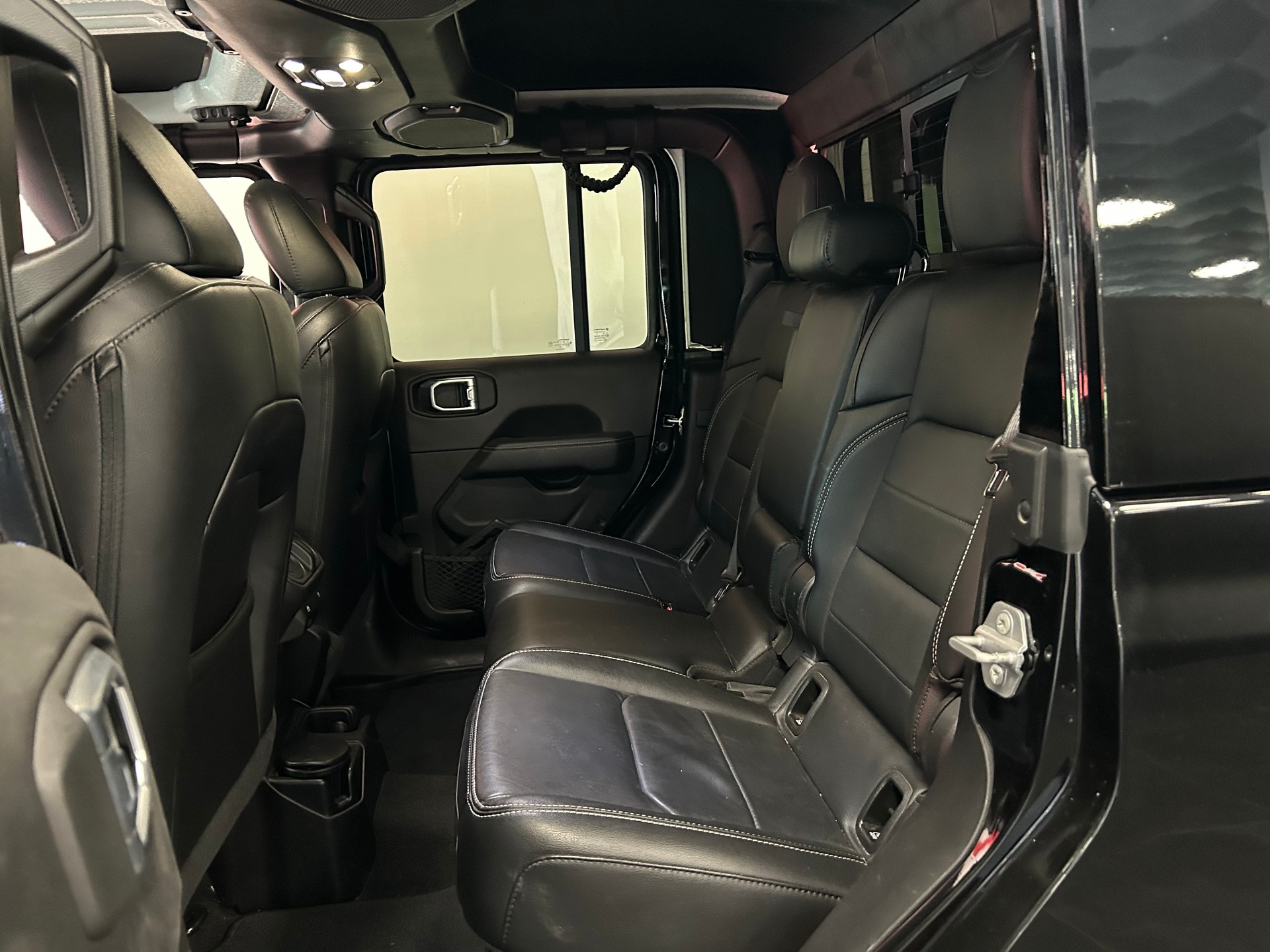JEEP Gladiator 3.0 V6 Overland-image-12