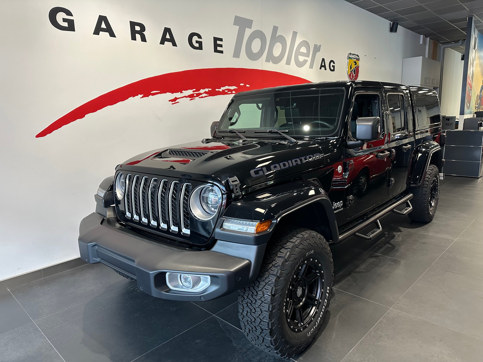 JEEP Gladiator 3.0 V6 Overland-showroom-element-2