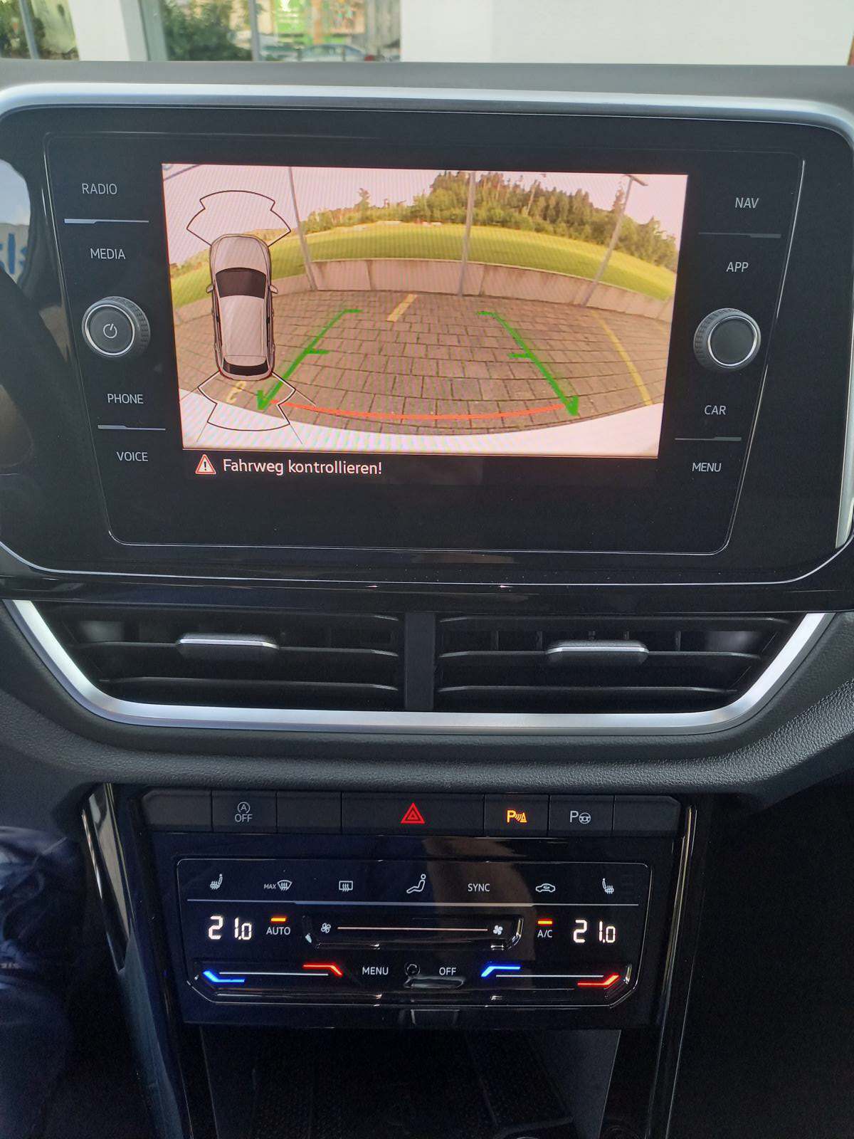 VW T-Roc 2.0 TSI R-Line DSG 4Motion-image-6