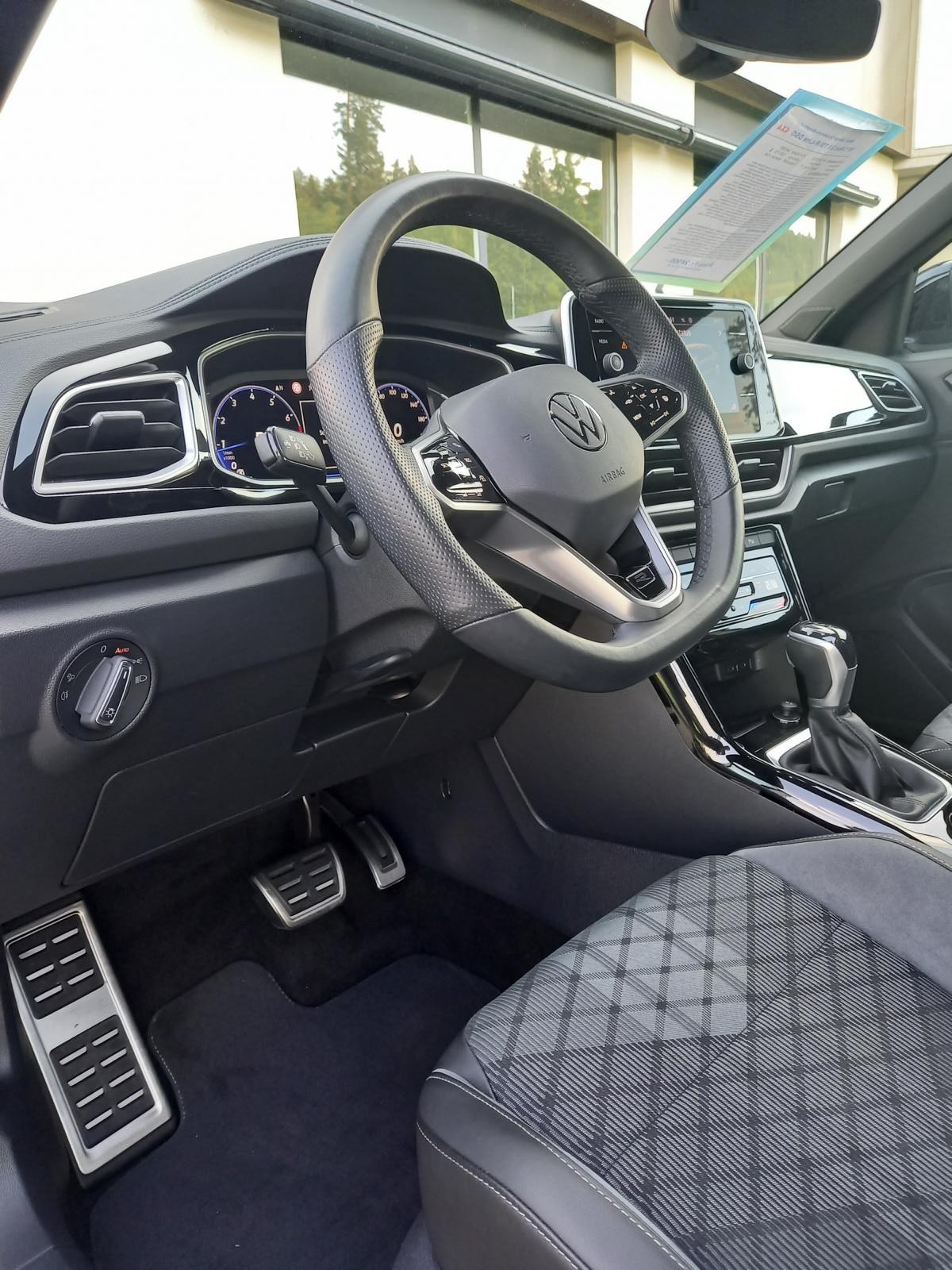 VW T-Roc 2.0 TSI R-Line DSG 4Motion-image-9