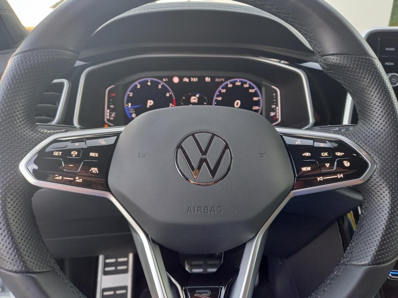 VW T-Roc 2.0 TSI R-Line DSG 4Motion-image-5