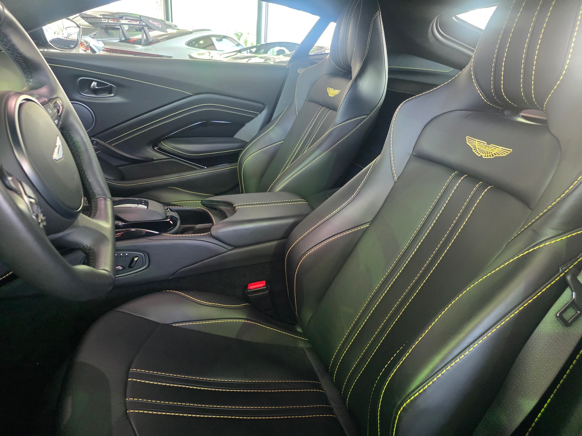 ASTON MARTIN V8 Vantage 4.0 Coupé-image-11