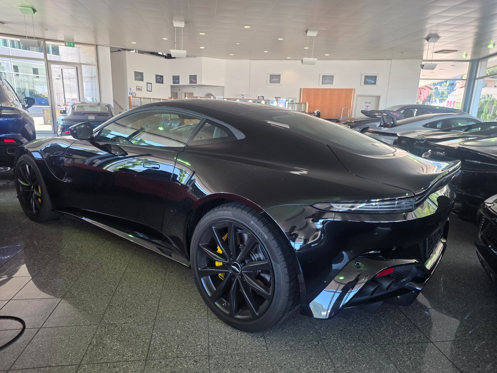ASTON MARTIN V8 Vantage 4.0 Coupé-image-4