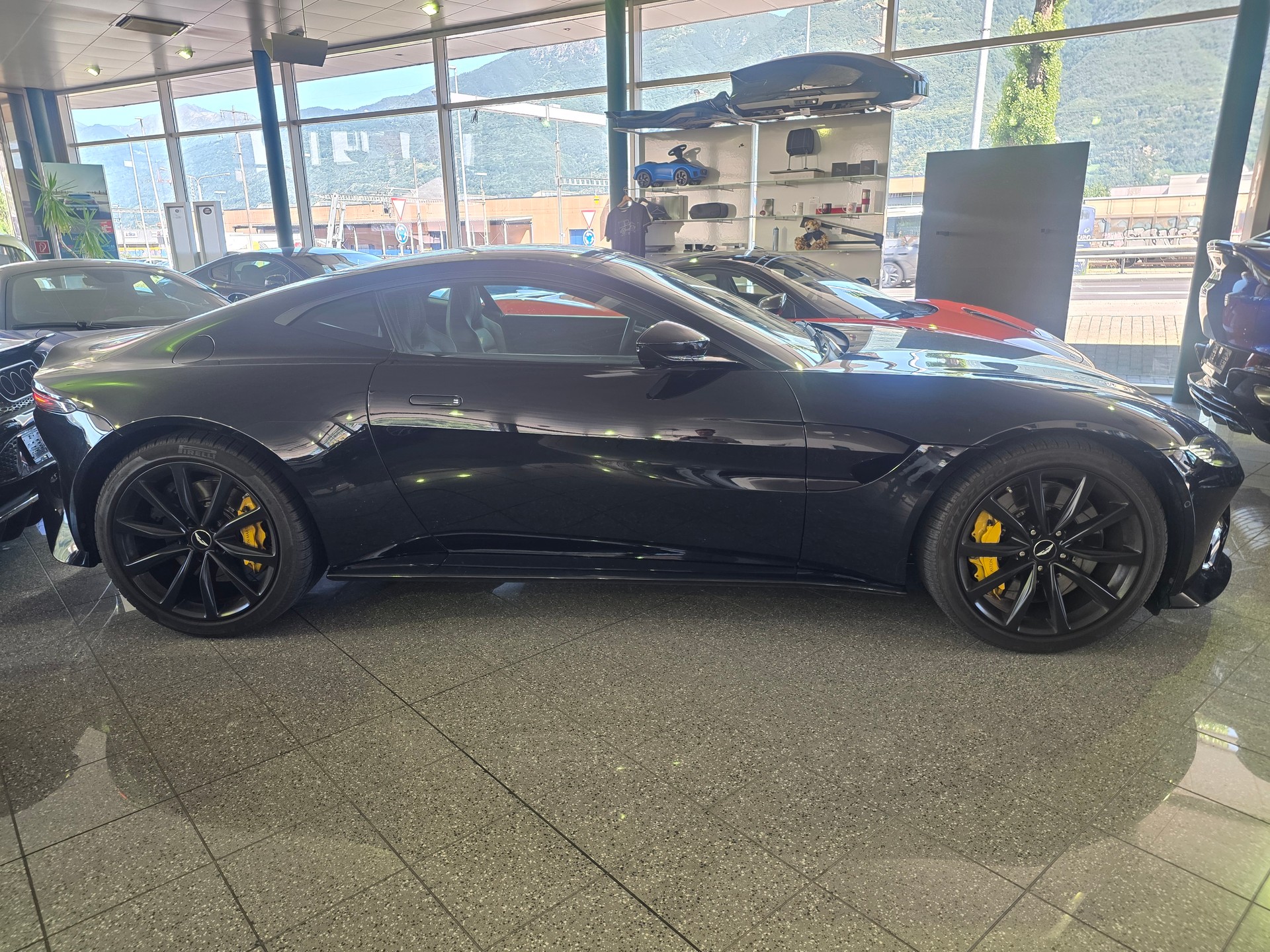 ASTON MARTIN V8 Vantage 4.0 Coupé-image-2