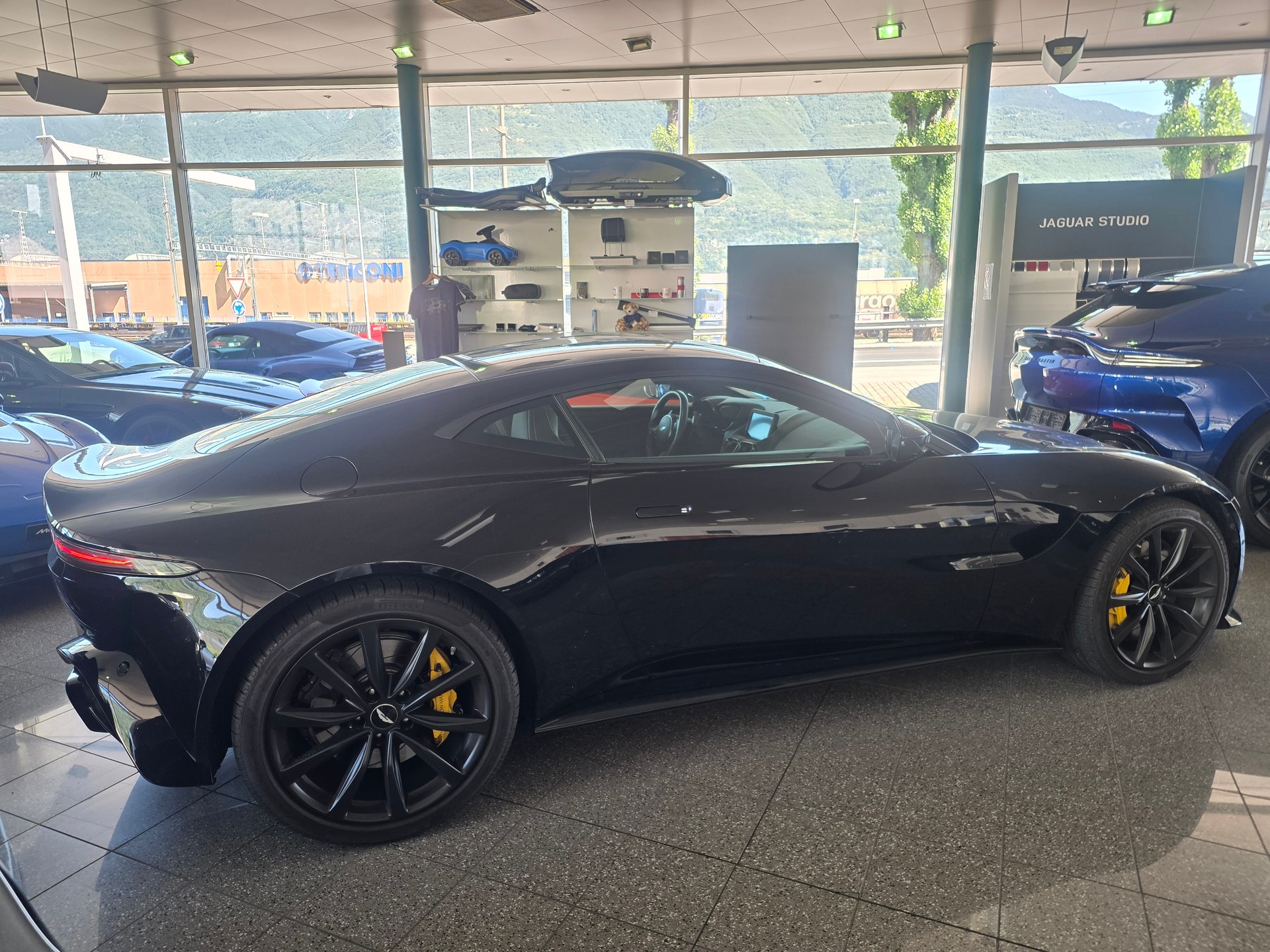 ASTON MARTIN V8 Vantage 4.0 Coupé-image-3