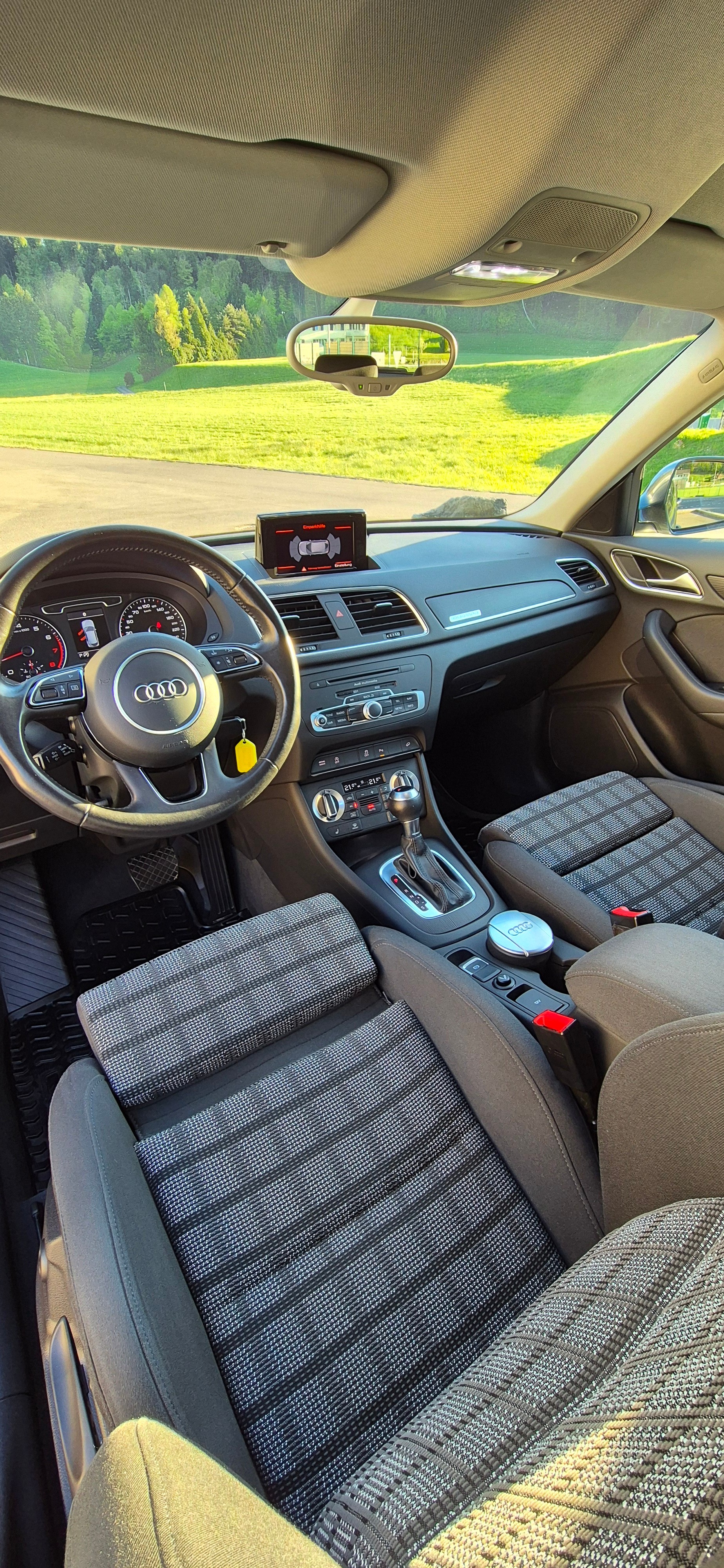 AUDI Q3 2.0 TFSI quattro S-Tronic-image-5