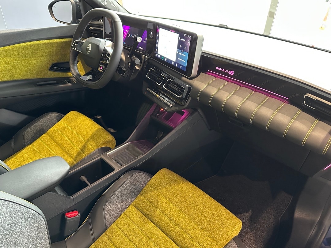 RENAULT R5 E-Tech Comfort Range 52 kWh Iconic Five-image-15