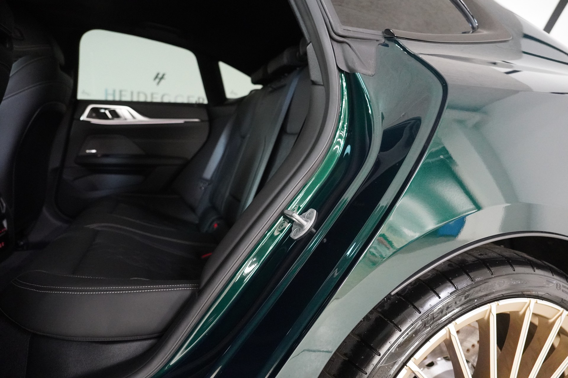 BMW-ALPINA B4 Gran Coupé 3.0 xDrive GT S-Tronic-image-12
