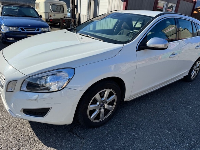 VOLVO V60 D4 AWD Husky Edition Geartronic-image-12