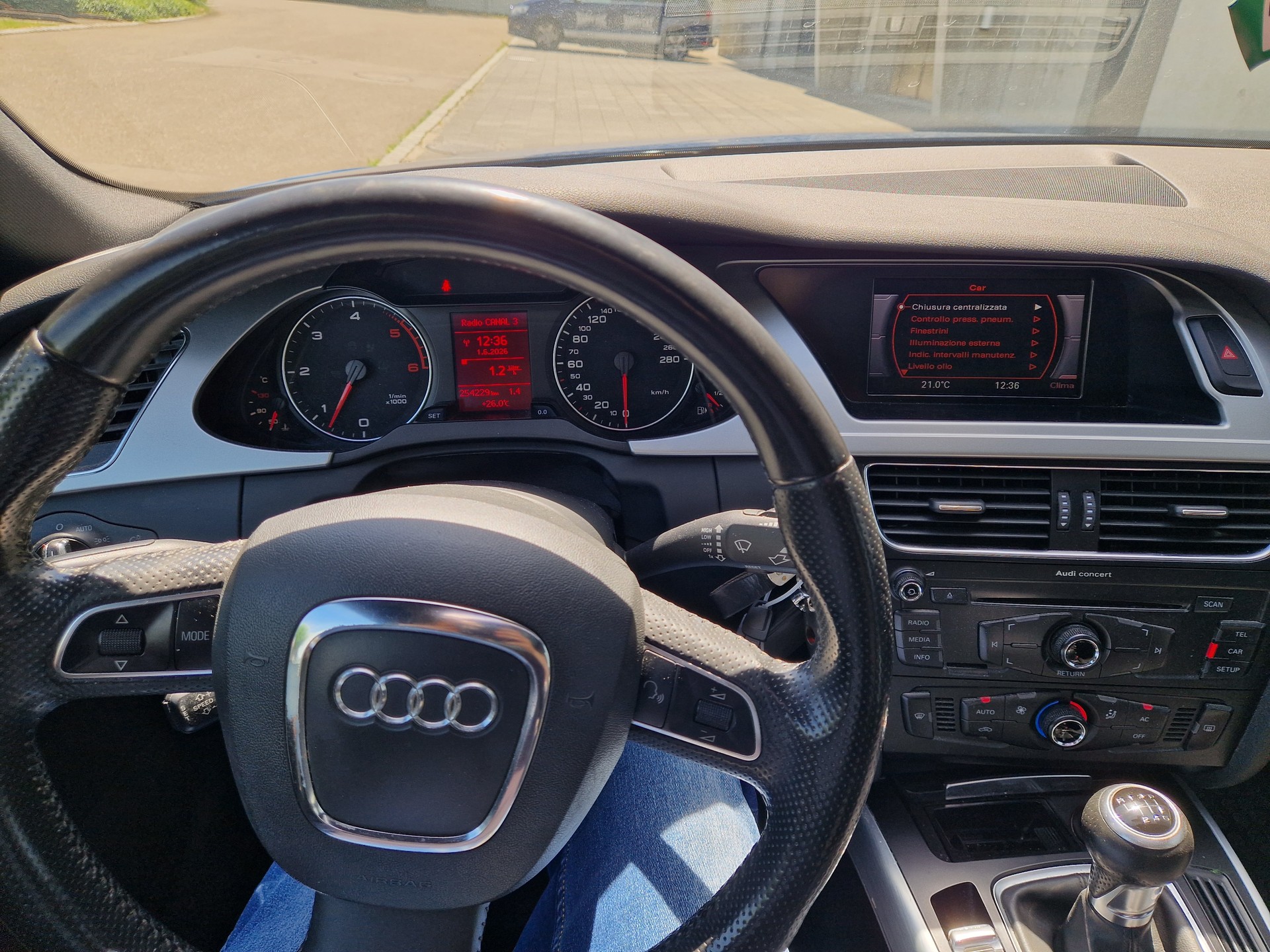AUDI A4 Avant 3.0 TDI quattro-image-10