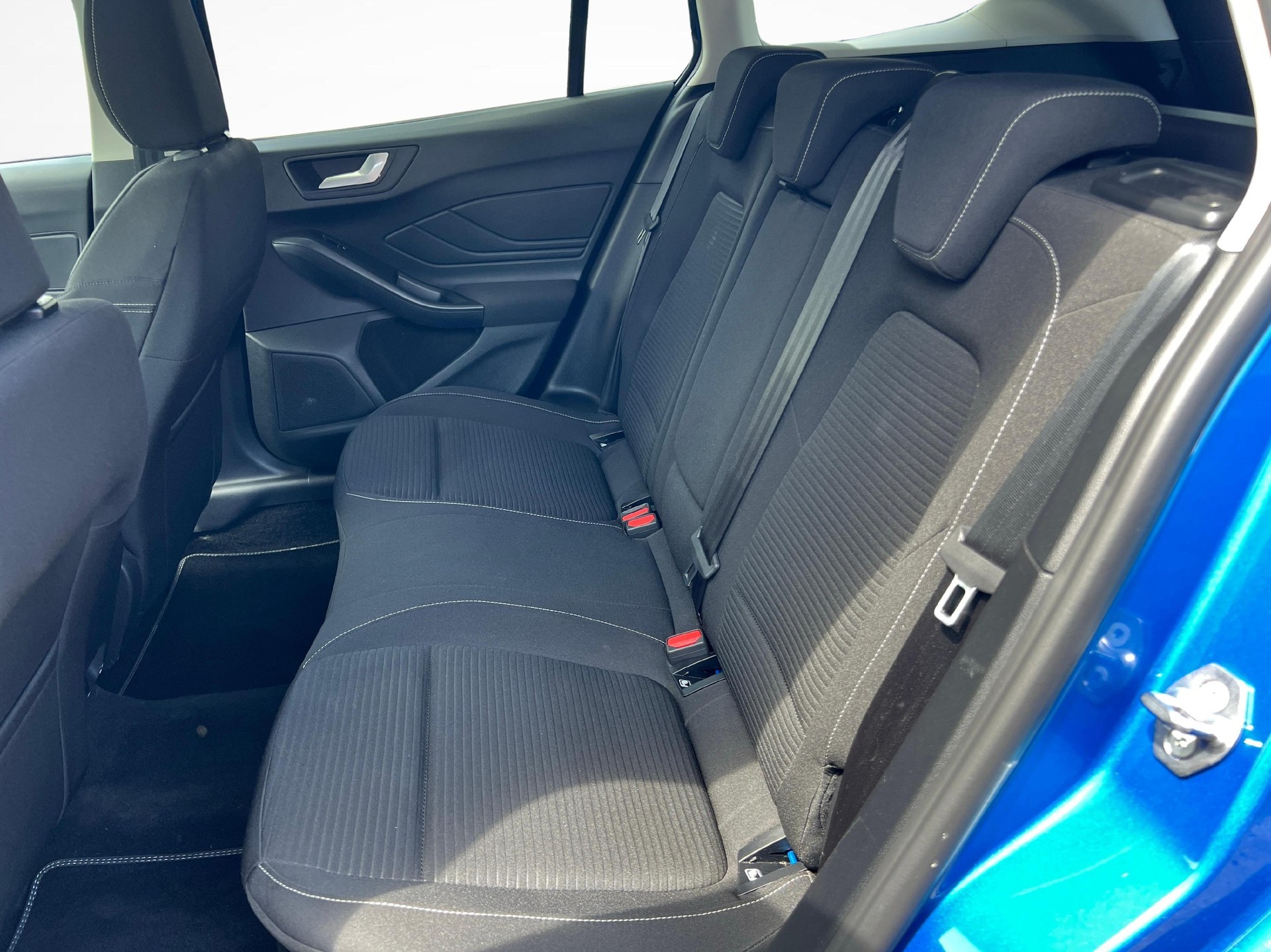 FORD Focus Station Wagon 1.0i EcoB Hybrid 125 Titanium X-image-11