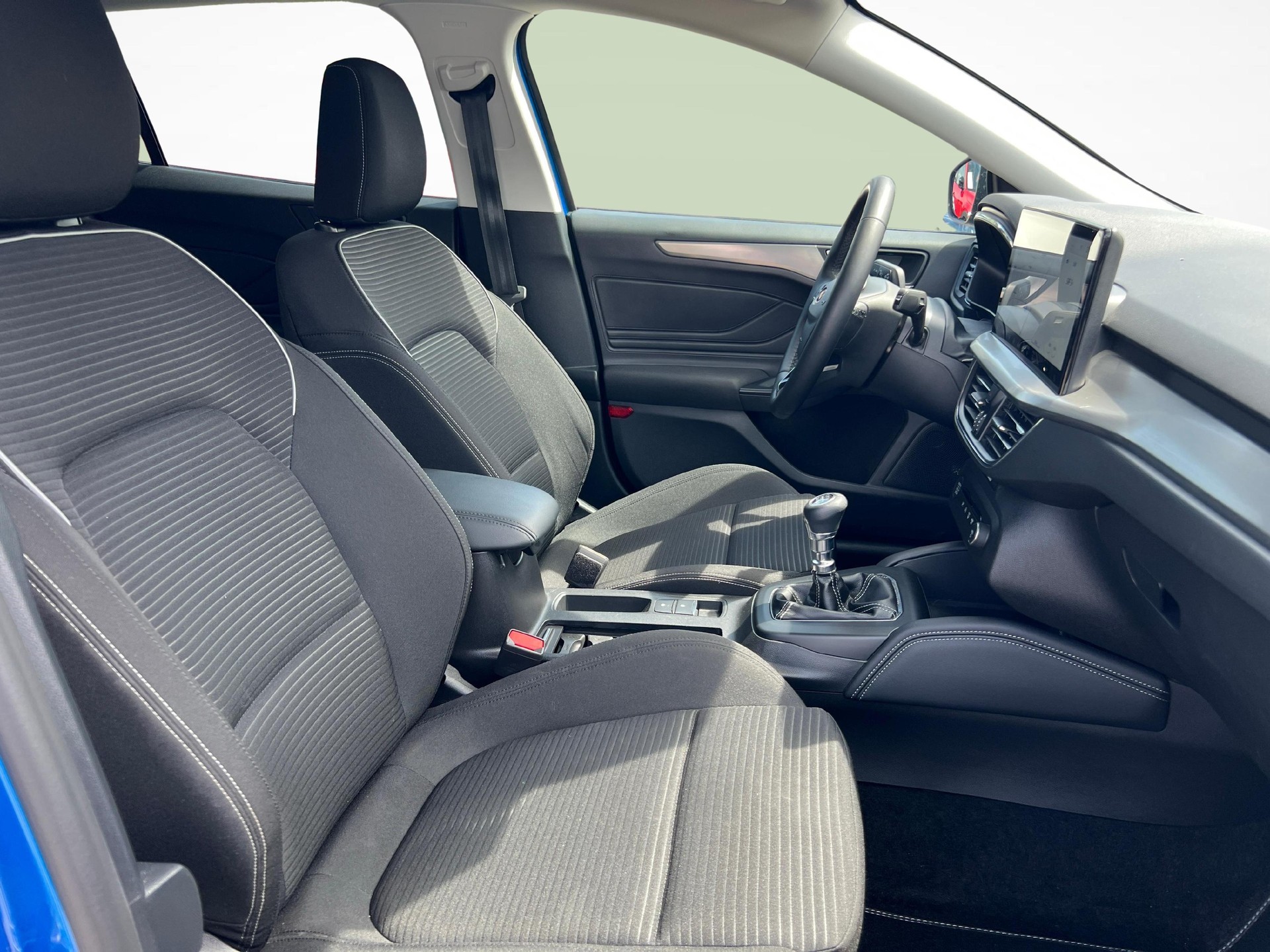 FORD Focus Station Wagon 1.0i EcoB Hybrid 125 Titanium X-image-10