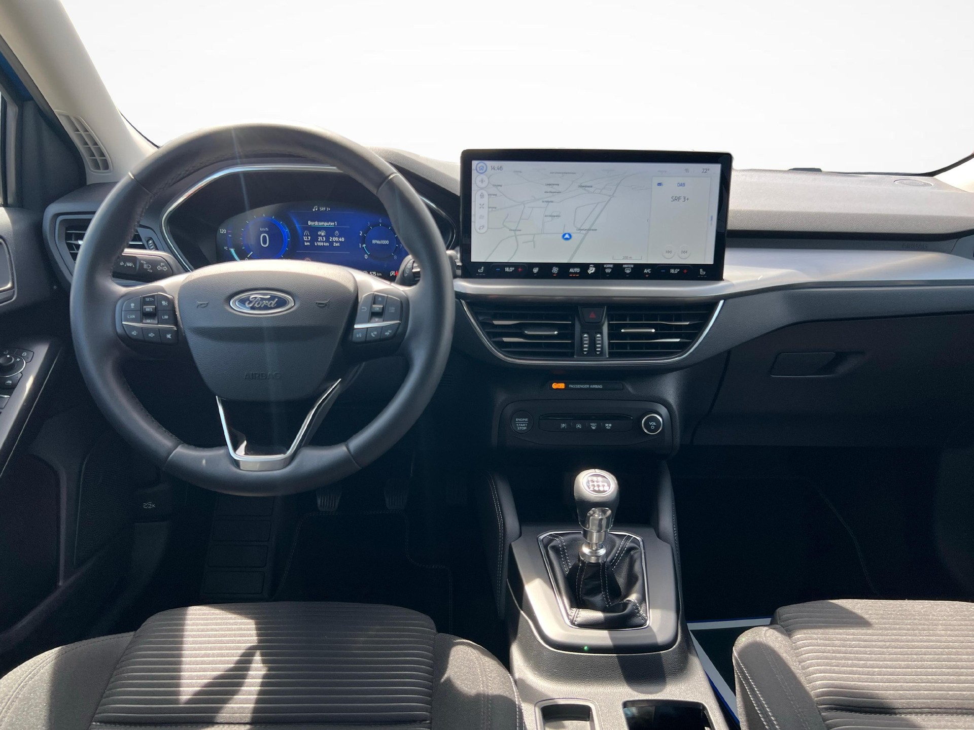 FORD Focus Station Wagon 1.0i EcoB Hybrid 125 Titanium X-image-9