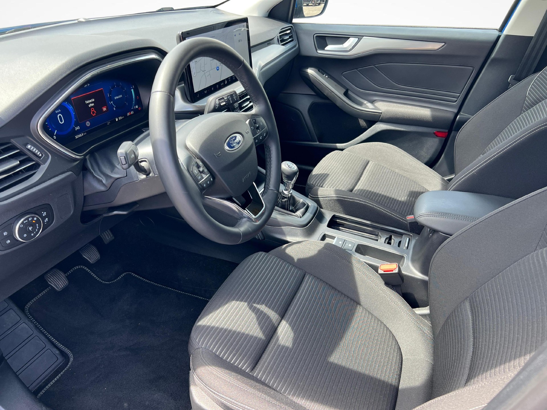 FORD Focus Station Wagon 1.0i EcoB Hybrid 125 Titanium X-image-13