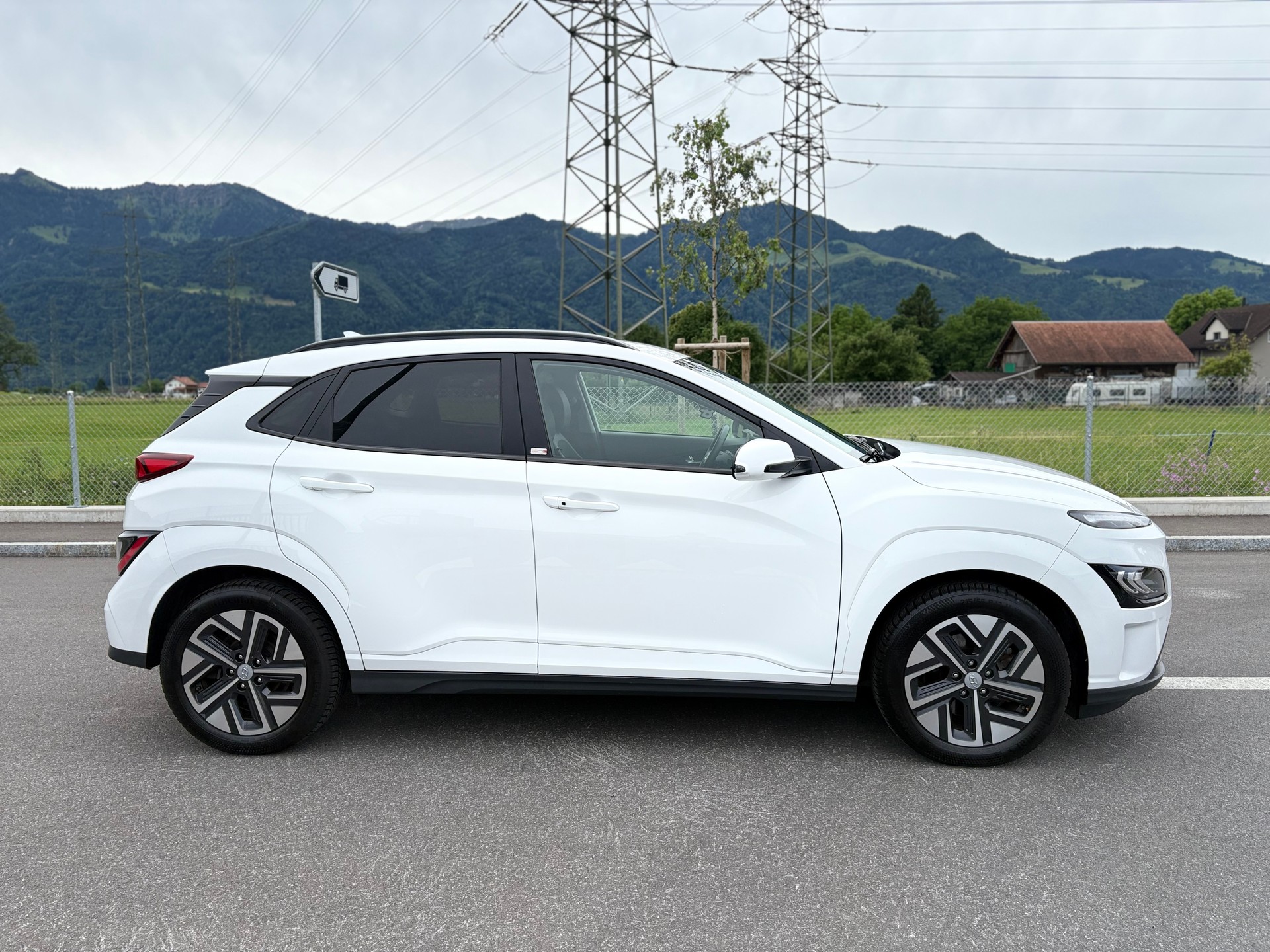 HYUNDAI Kona EV Amplia-showroom-element-2