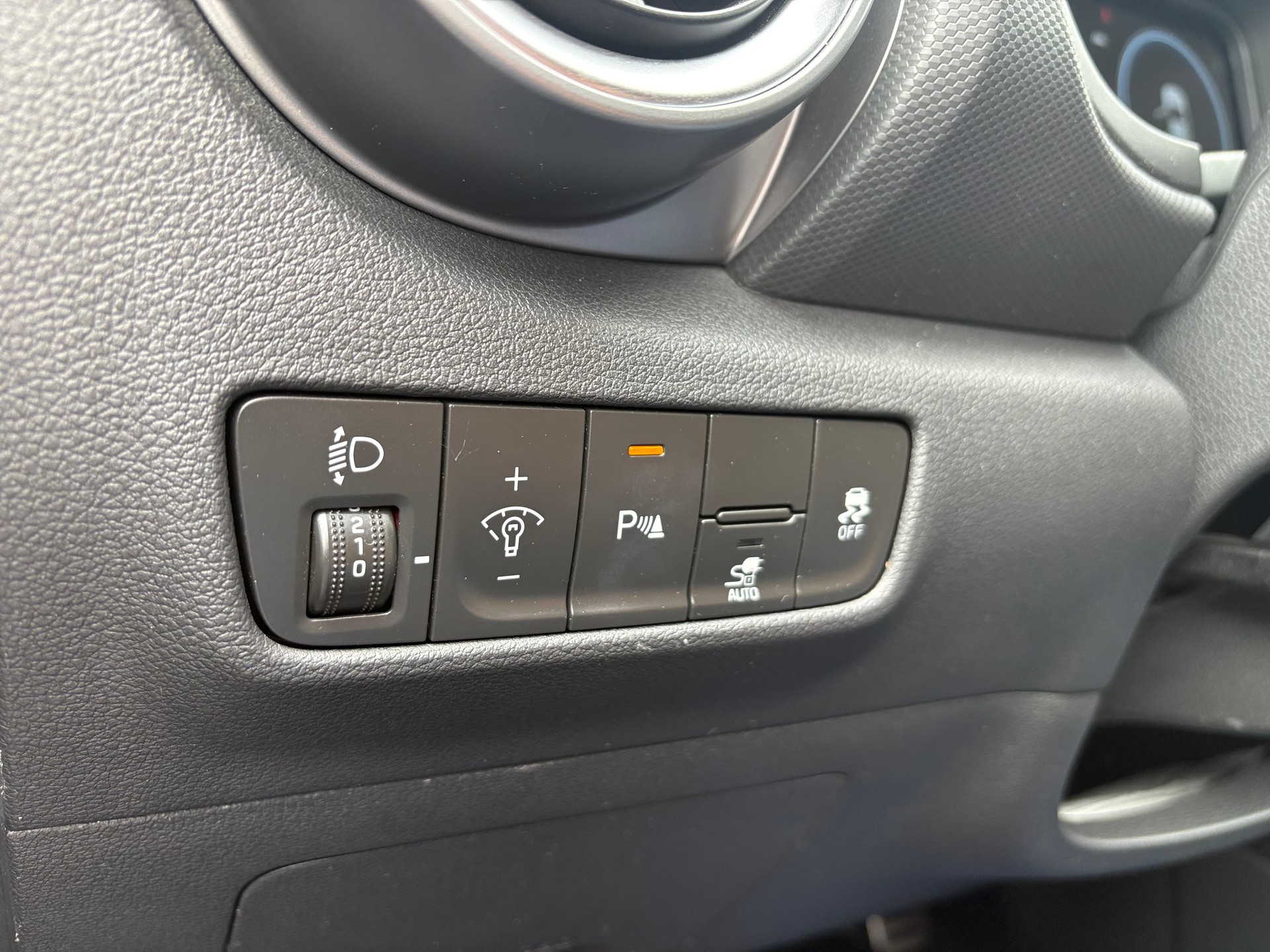 HYUNDAI Kona EV Amplia-image-17
