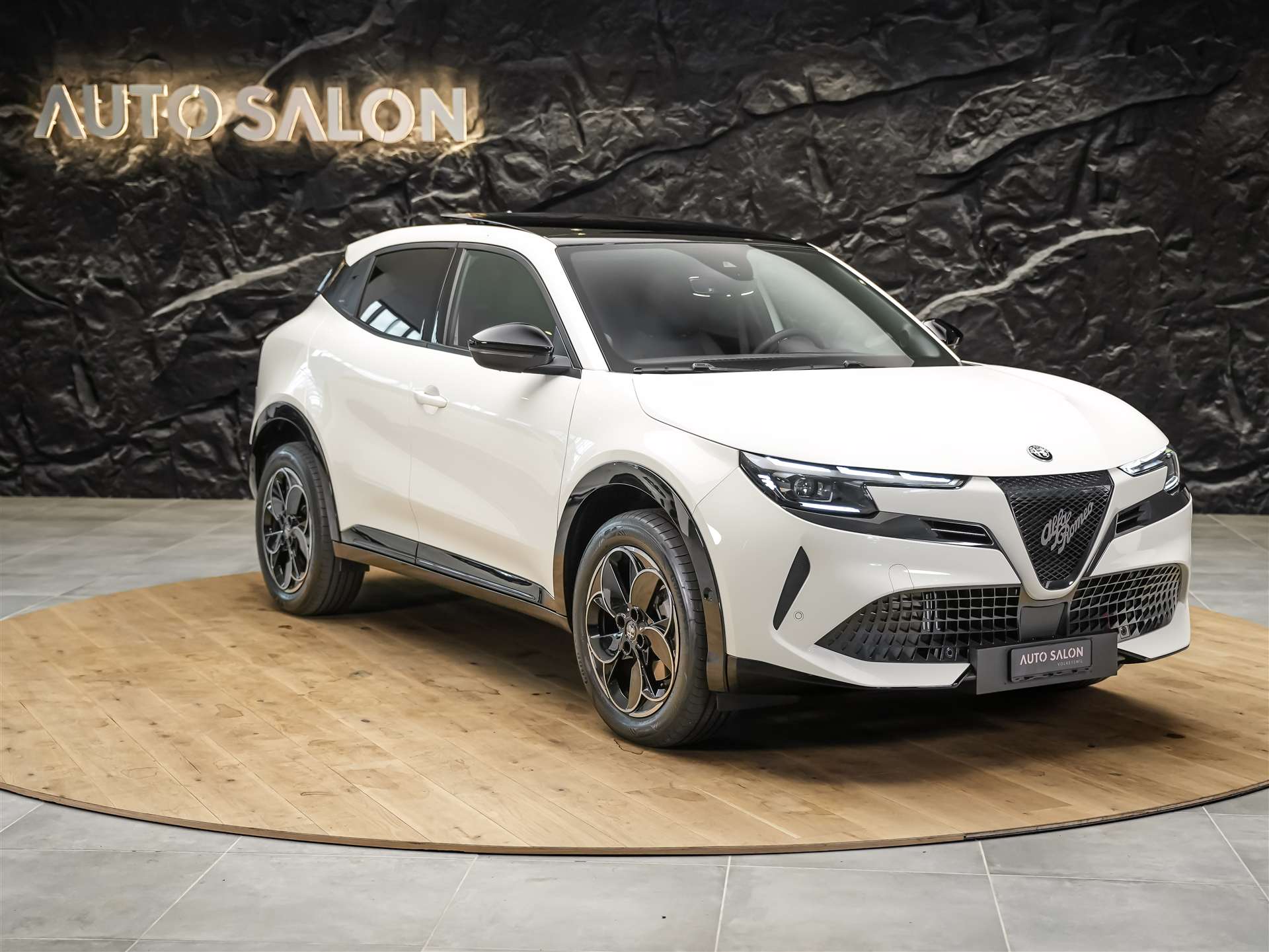ALFA ROMEO Junior 1.2 4X4 *Werksgarantie*20" Felgen*Panorama*Massage*-image-6