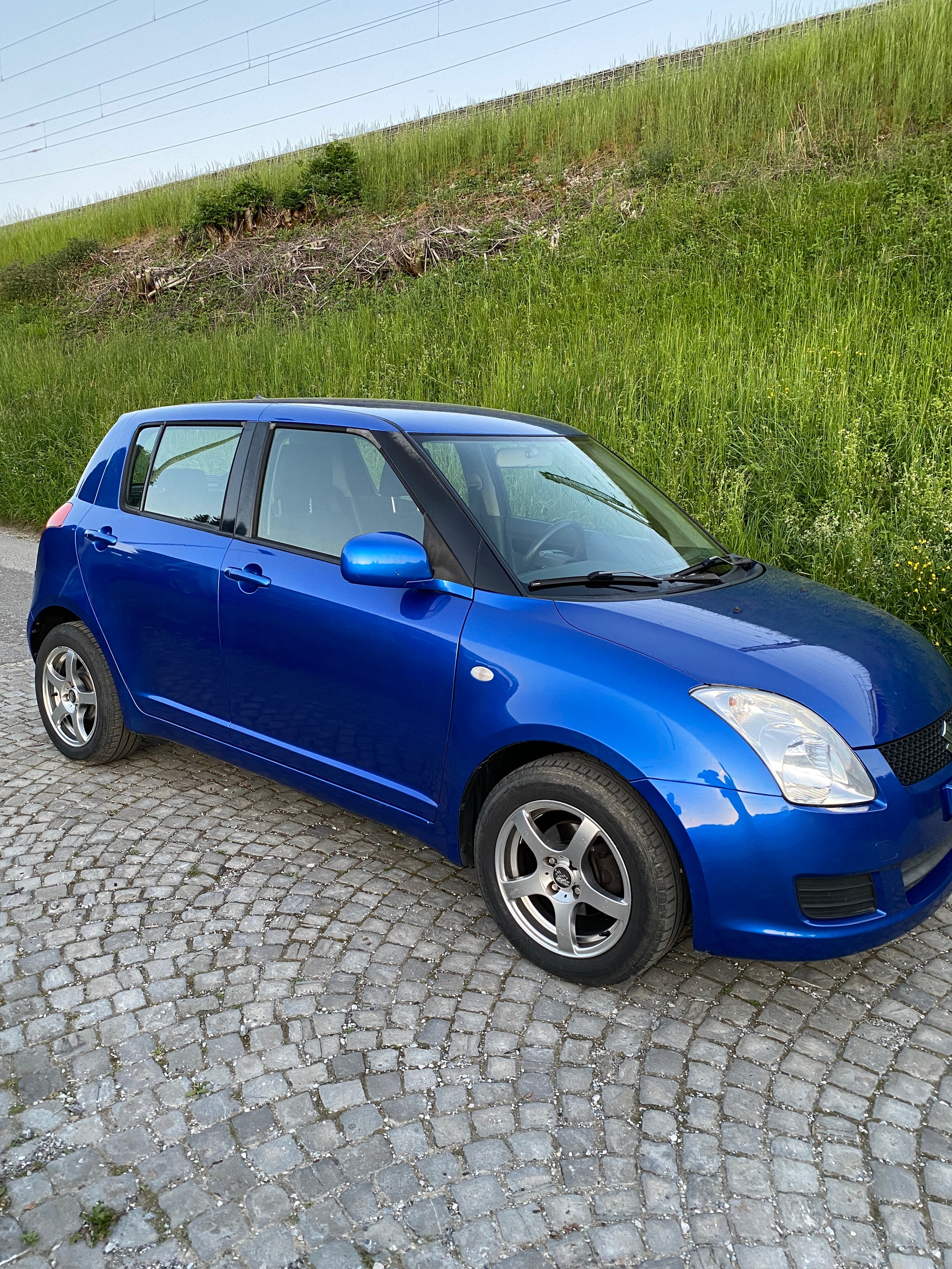 SUZUKI Swift 1.3i 16V GL 4x4-image-0