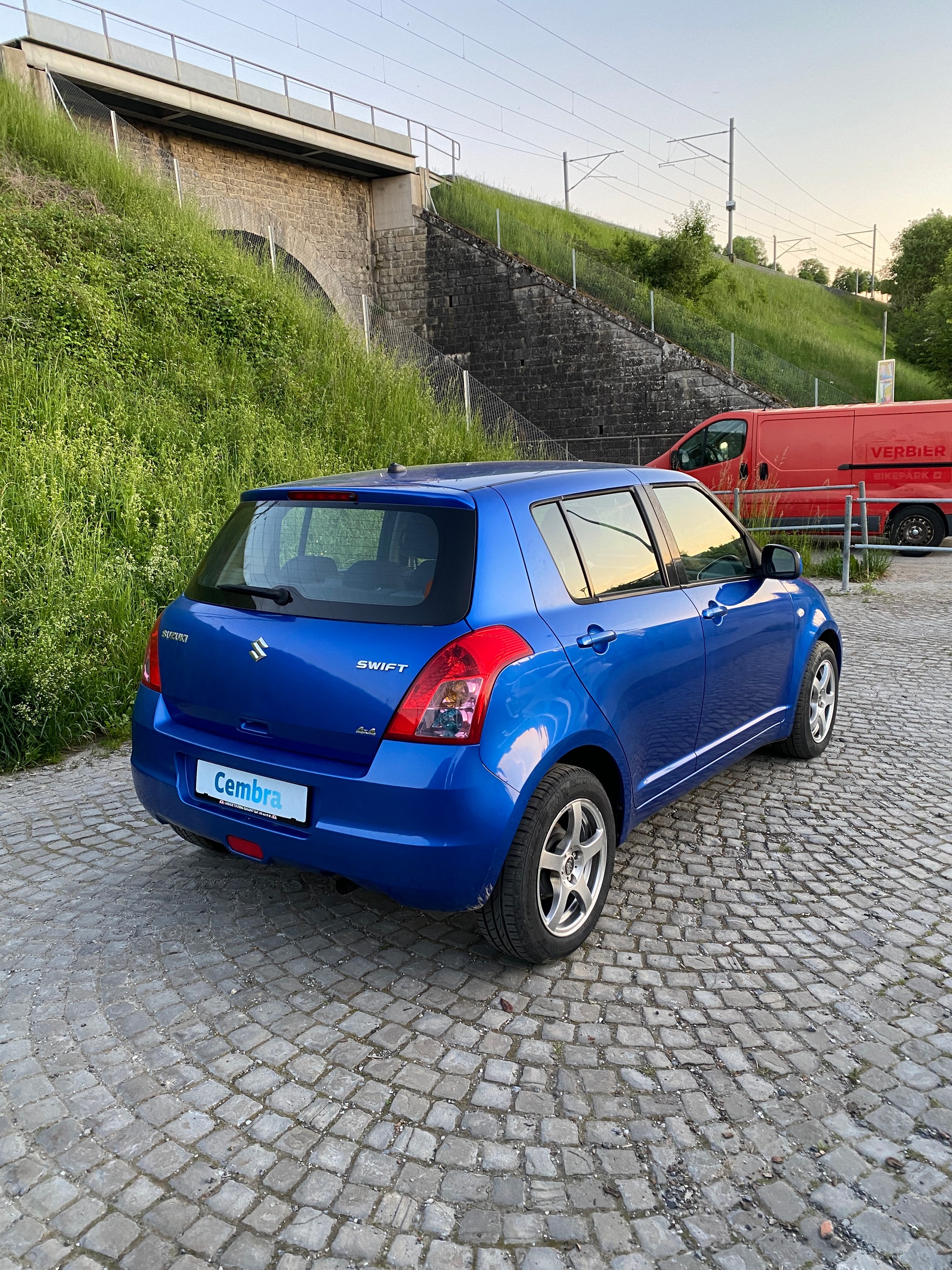 SUZUKI Swift 1.3i 16V GL 4x4-image-2