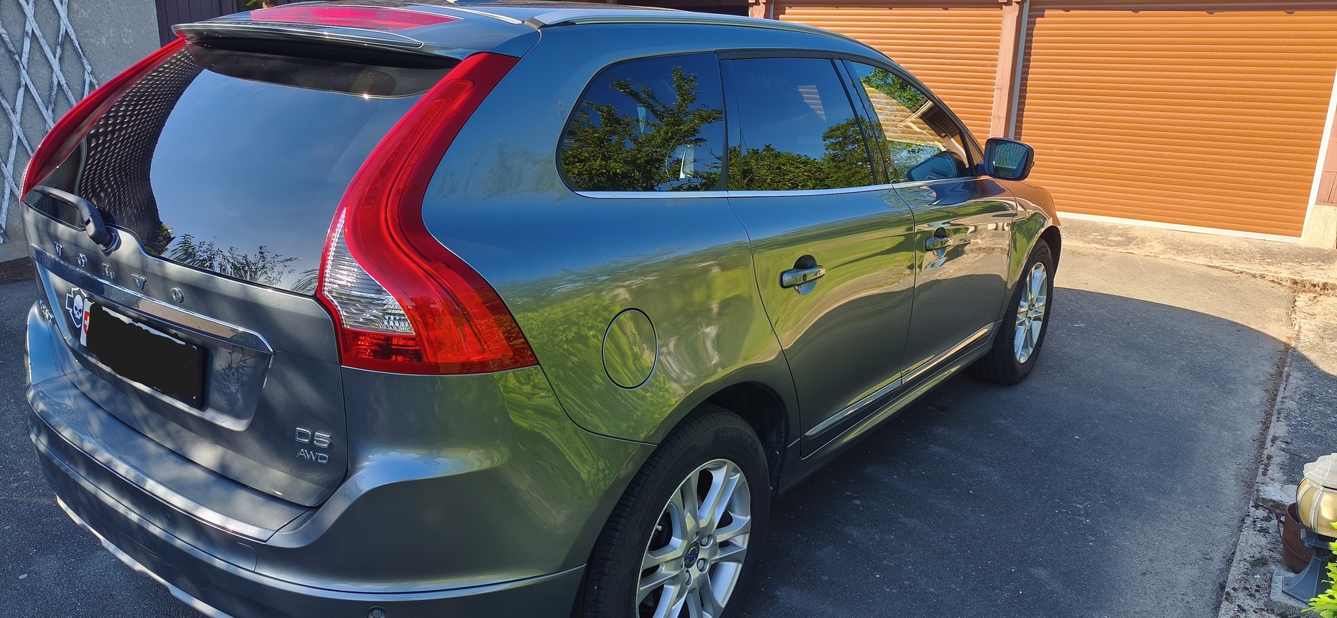 VOLVO 2.4 D5 Momentum AWD S/S-image-3