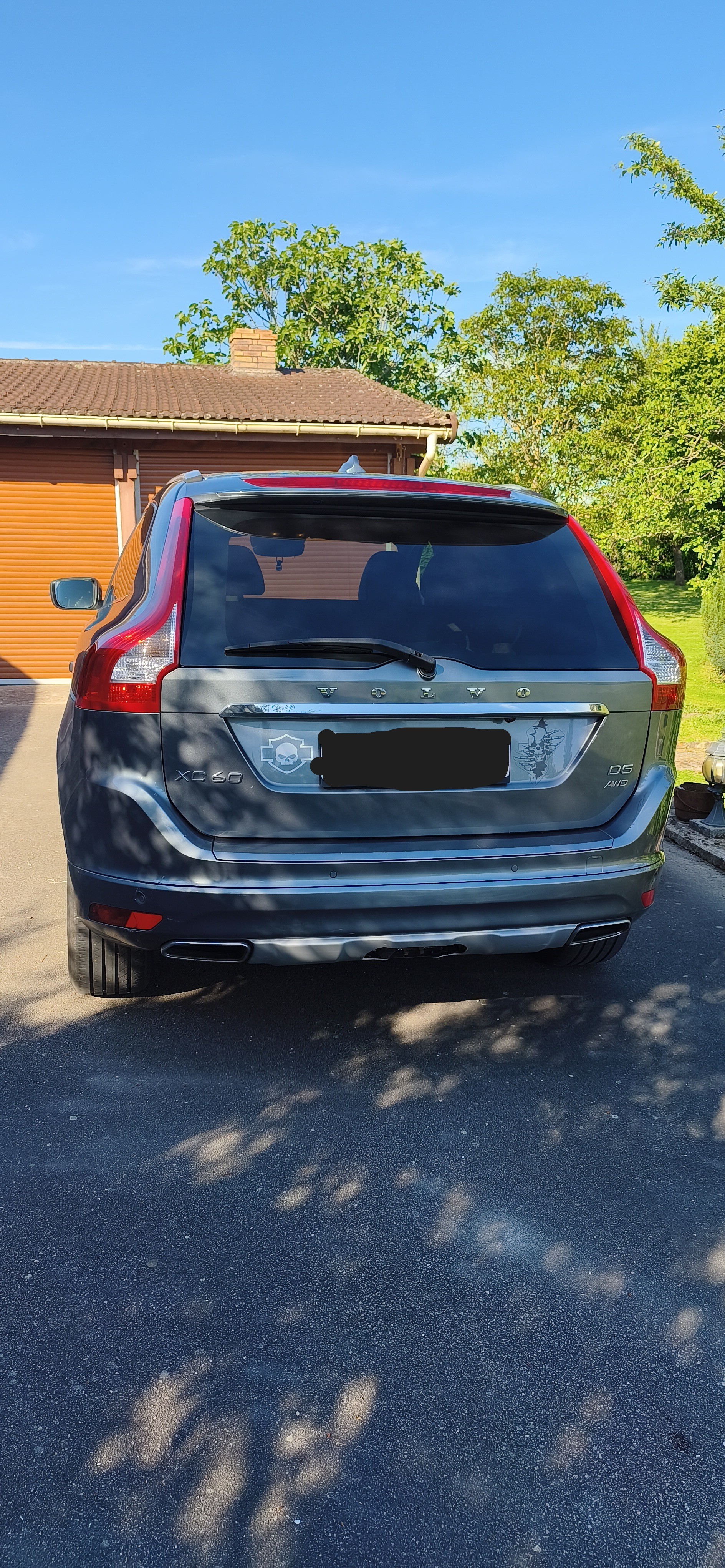 VOLVO 2.4 D5 Momentum AWD S/S-image-1