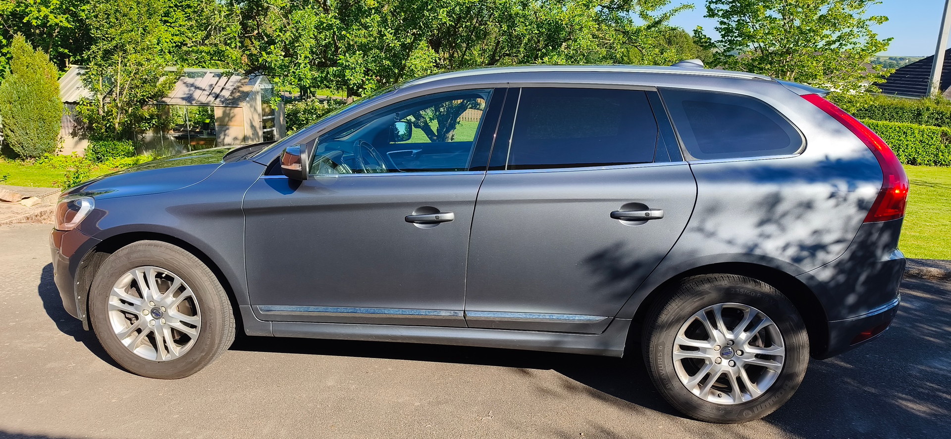 VOLVO 2.4 D5 Momentum AWD S/S-image-0