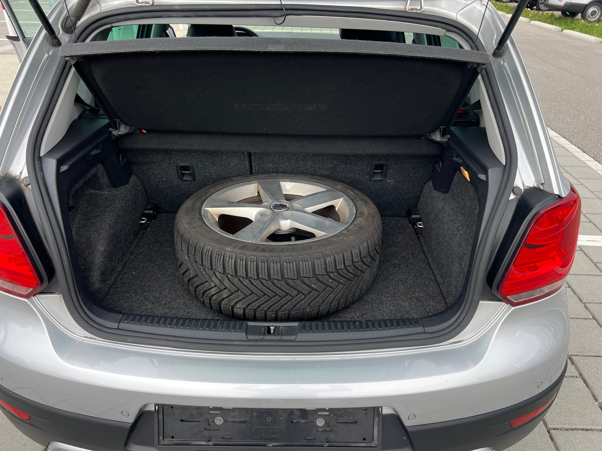 VW CrossPolo 1.6 TDI DSG-image-12