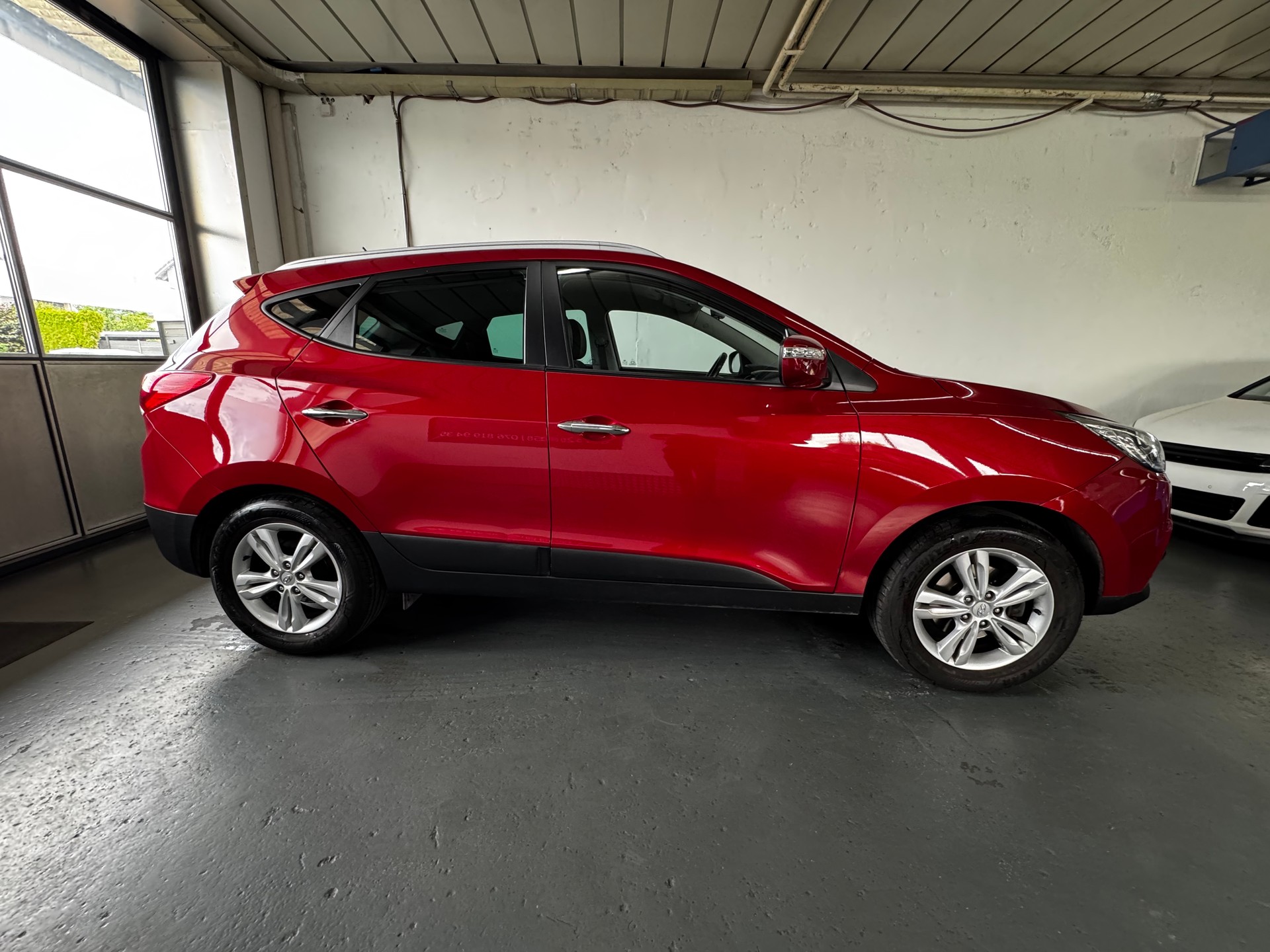 HYUNDAI iX 35 2.0 Style 4WD Automatic-image-7
