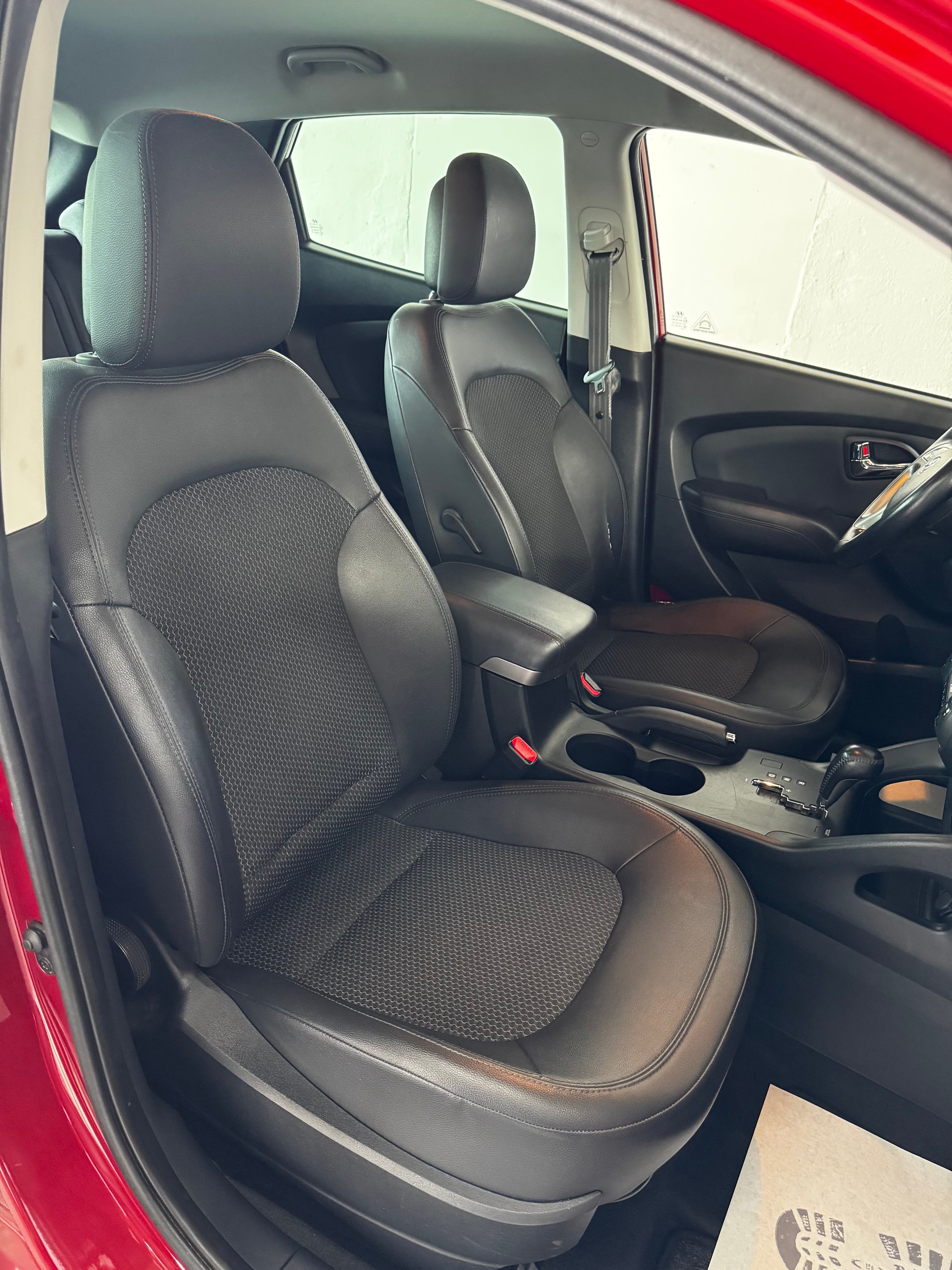 HYUNDAI iX 35 2.0 Style 4WD Automatic-image-21