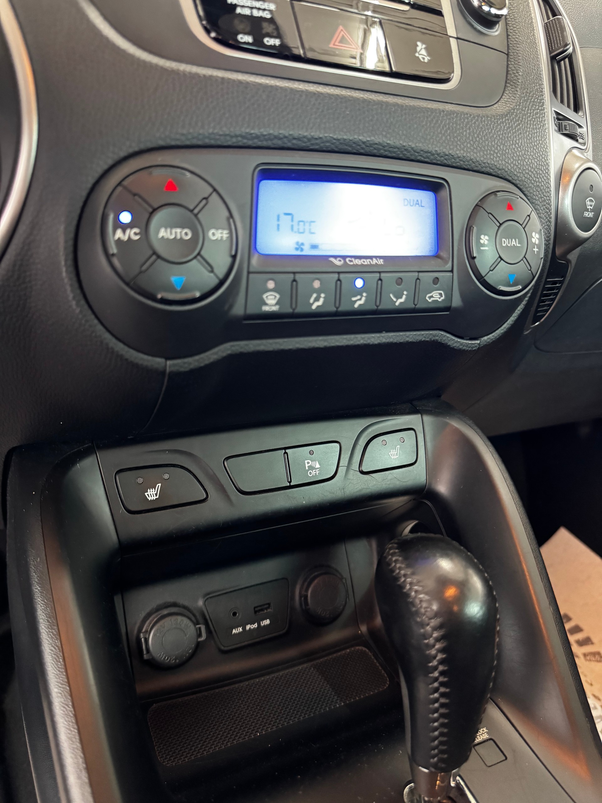 HYUNDAI iX 35 2.0 Style 4WD Automatic-image-18