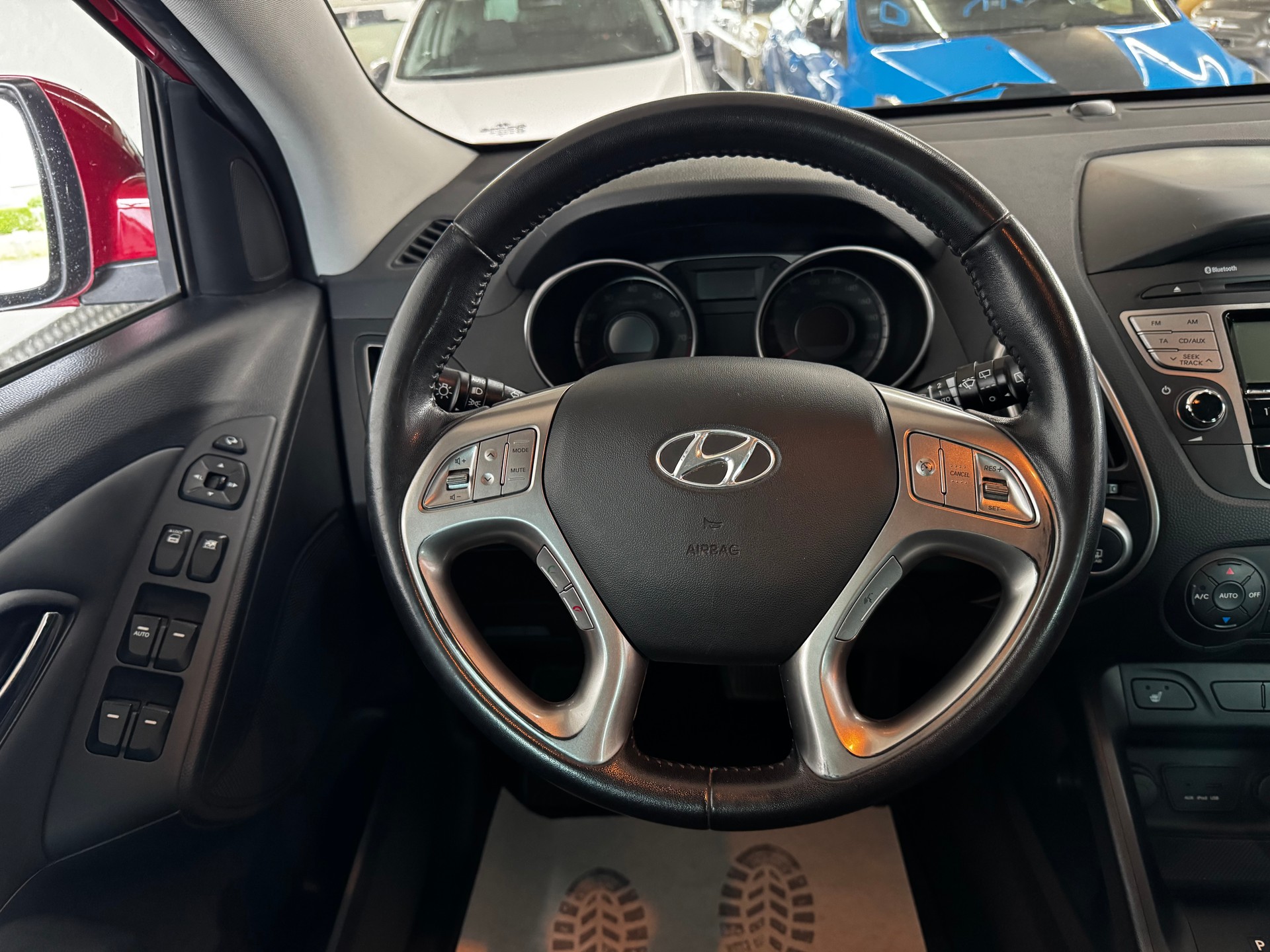 HYUNDAI iX 35 2.0 Style 4WD Automatic-image-17