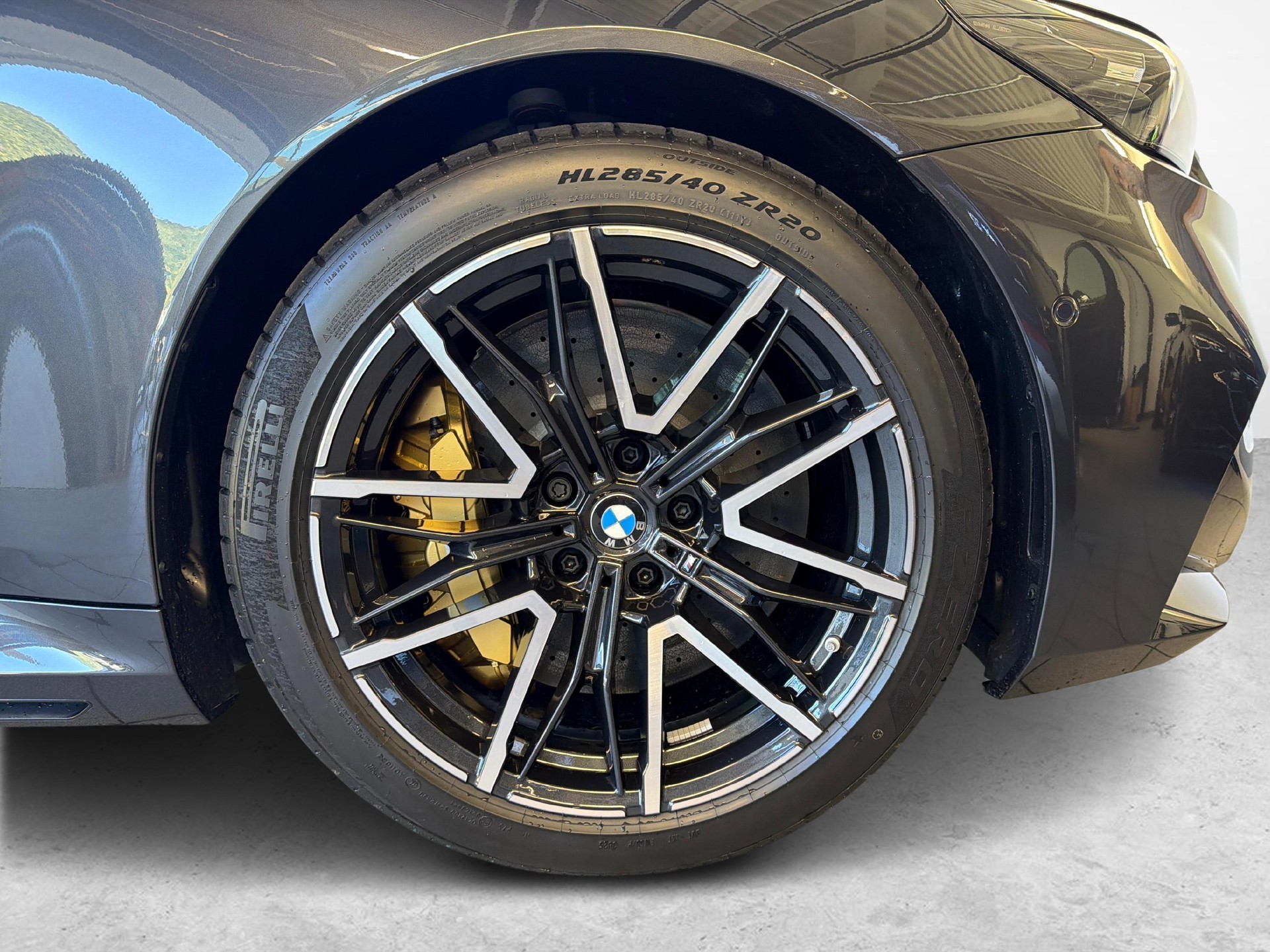 BMW M5 xDrive Touring-image-8