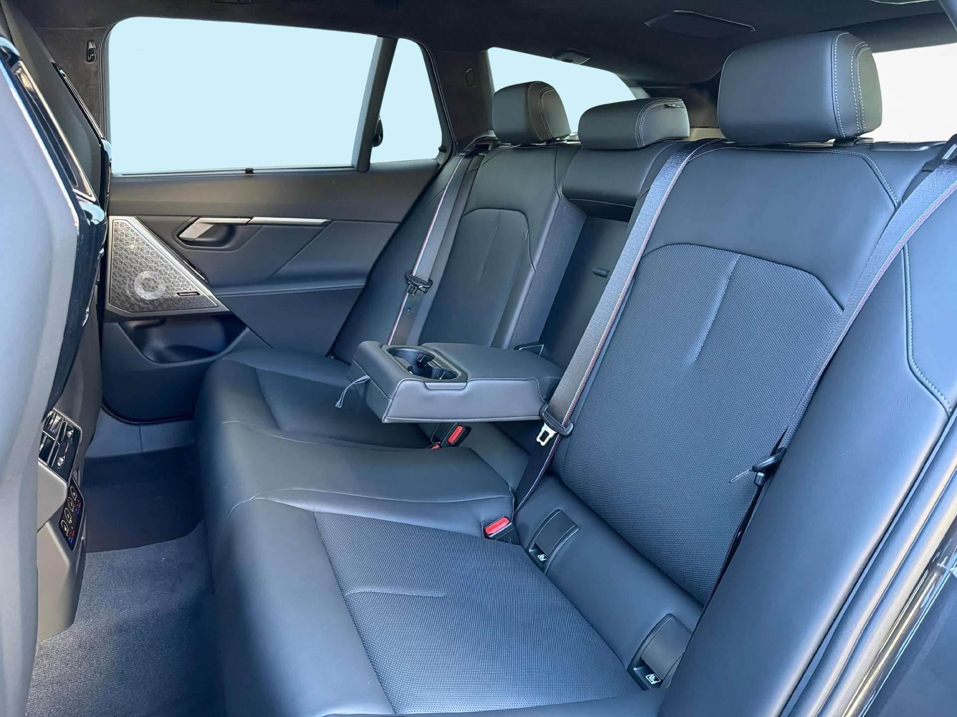 BMW M5 xDrive Touring-image-18