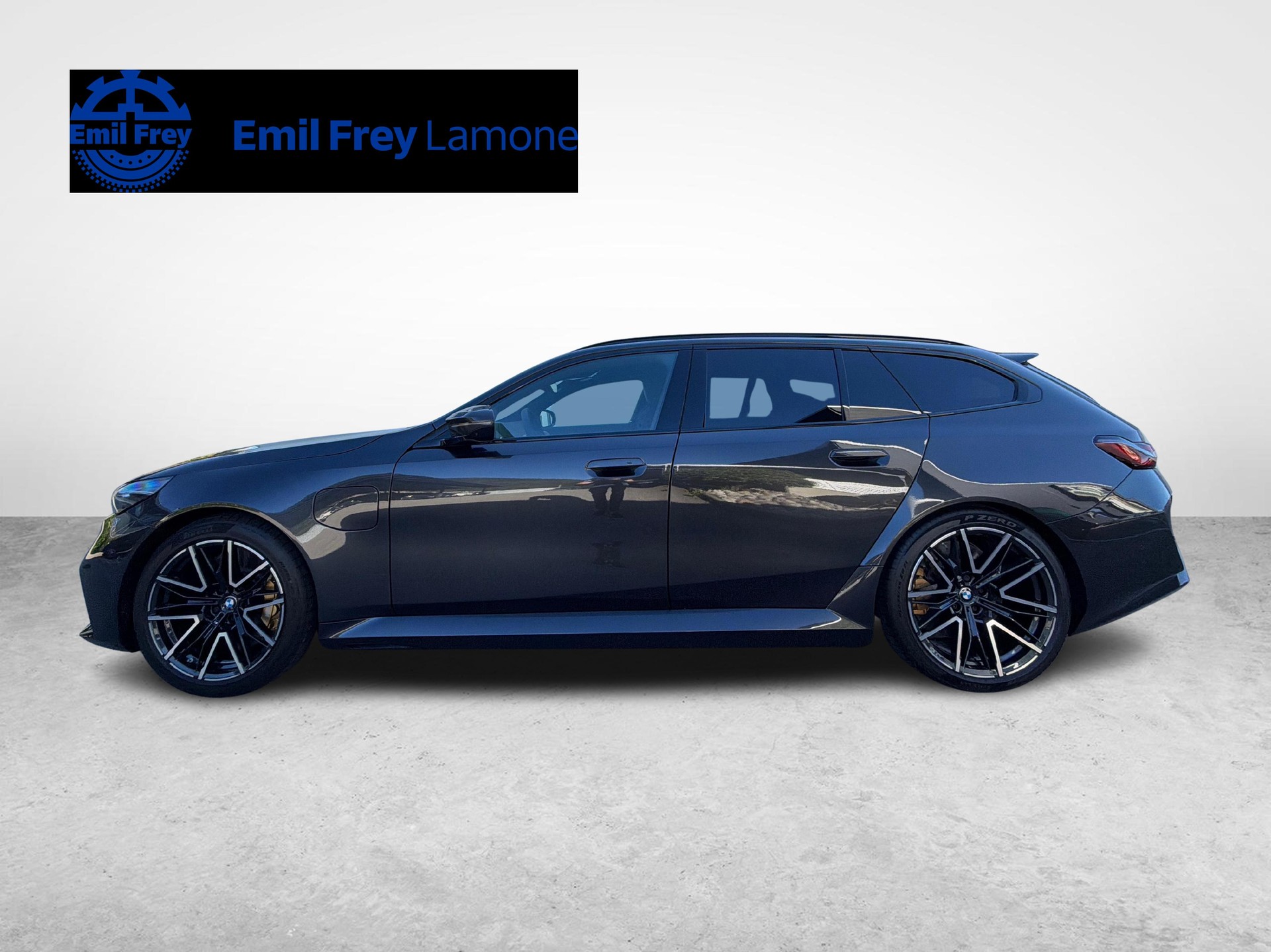 BMW M5 xDrive Touring-image-1