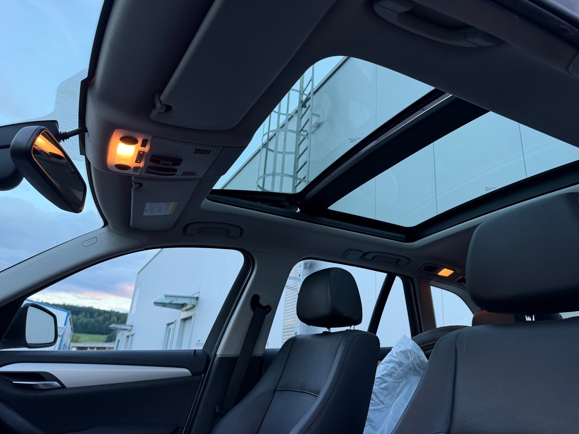 BMW X1 xDrive 28i Steptronic-image-13