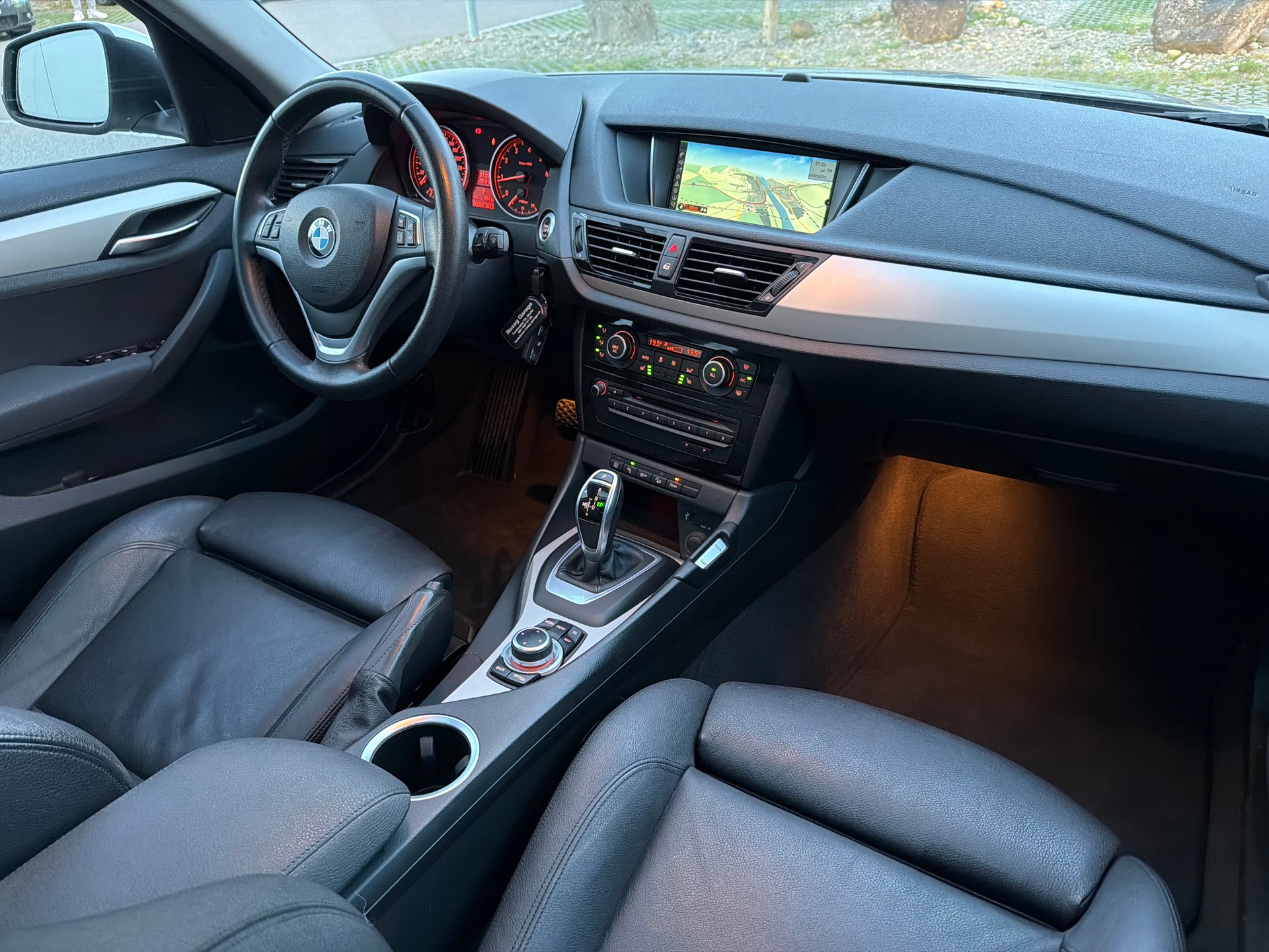 BMW X1 xDrive 28i Steptronic-image-10