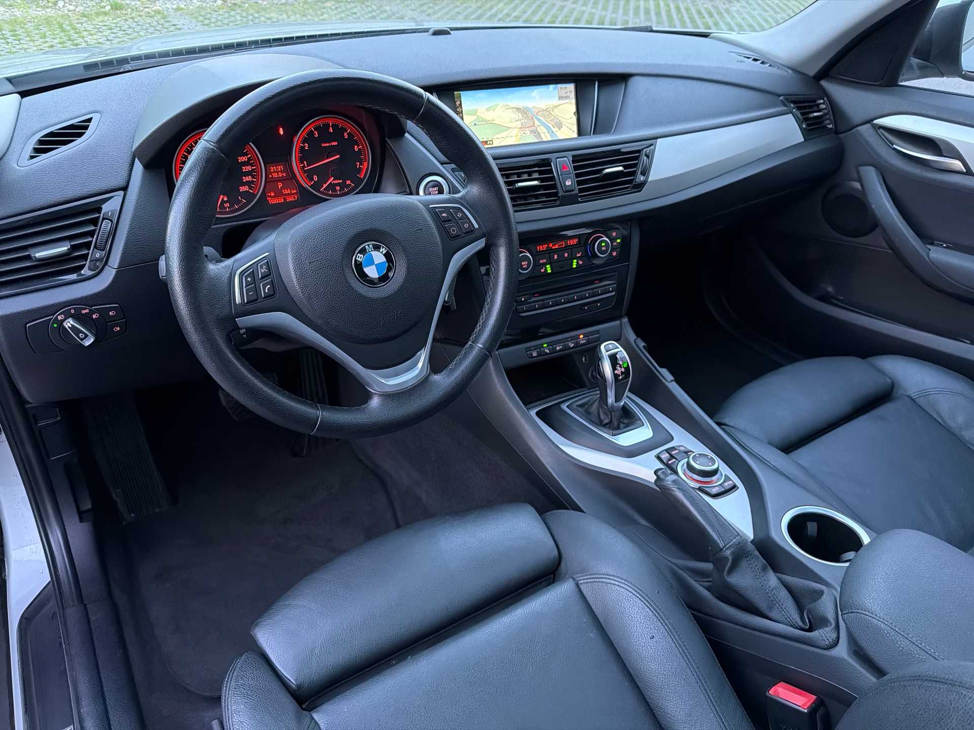 BMW X1 xDrive 28i Steptronic-image-8