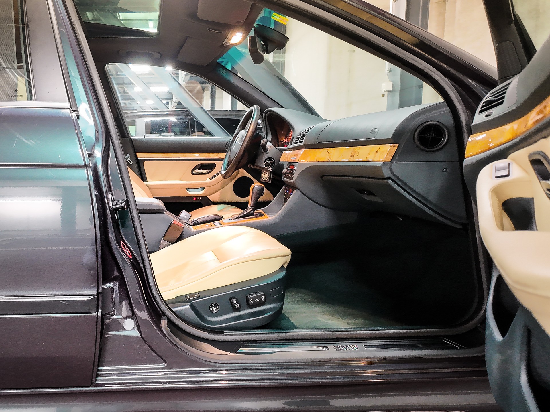 BMW 528i | Individual-Manufaktur| 1.Hand | Skarabeusgruen | Nappa-Leder Indivual | Schiebedach | Komfort-sitze |-image-12