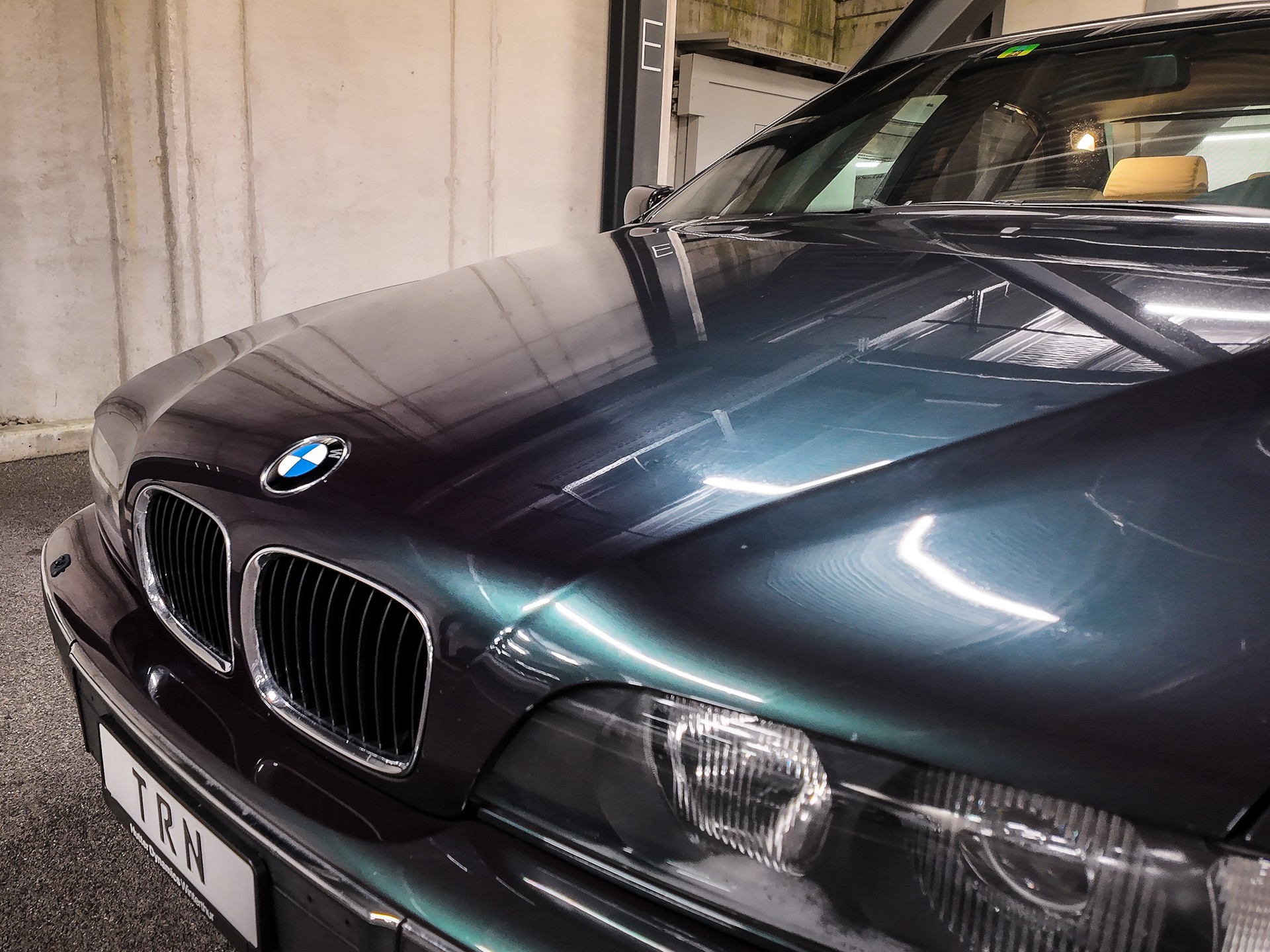 BMW 528i | Individual-Manufaktur| 1.Hand | Skarabeusgruen | Nappa-Leder Indivual | Schiebedach | Komfort-sitze |-image-3