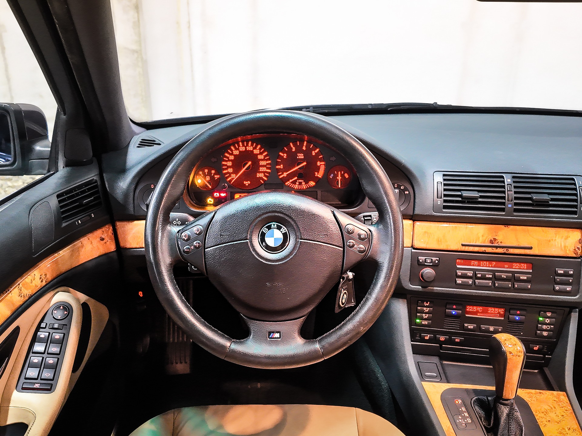 BMW 528i | Individual-Manufaktur| 1.Hand | Skarabeusgruen | Nappa-Leder Indivual | Schiebedach | Komfort-sitze |-image-10