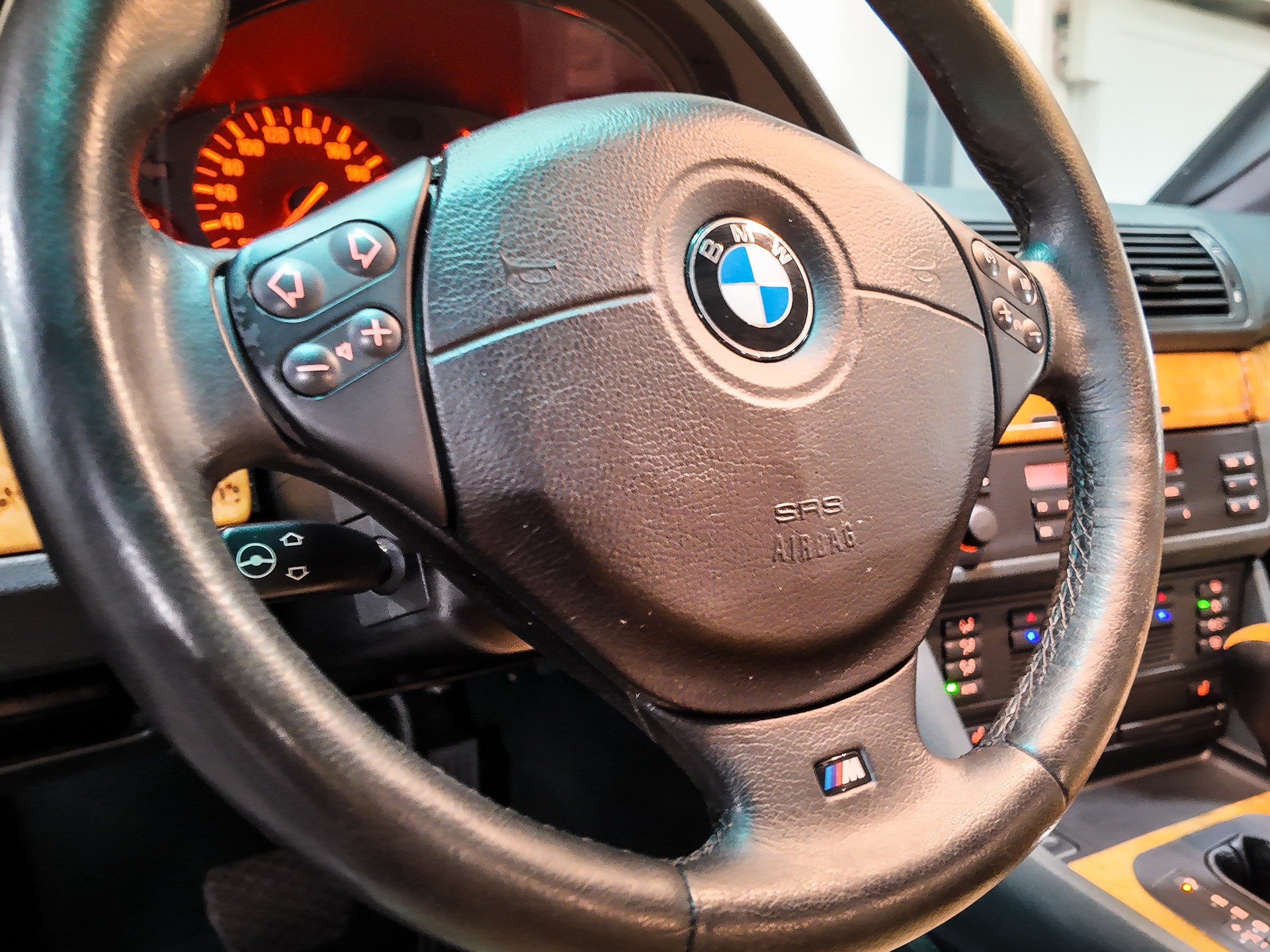 BMW 528i | Individual-Manufaktur| 1.Hand | Skarabeusgruen | Nappa-Leder Indivual | Schiebedach | Komfort-sitze |-image-11