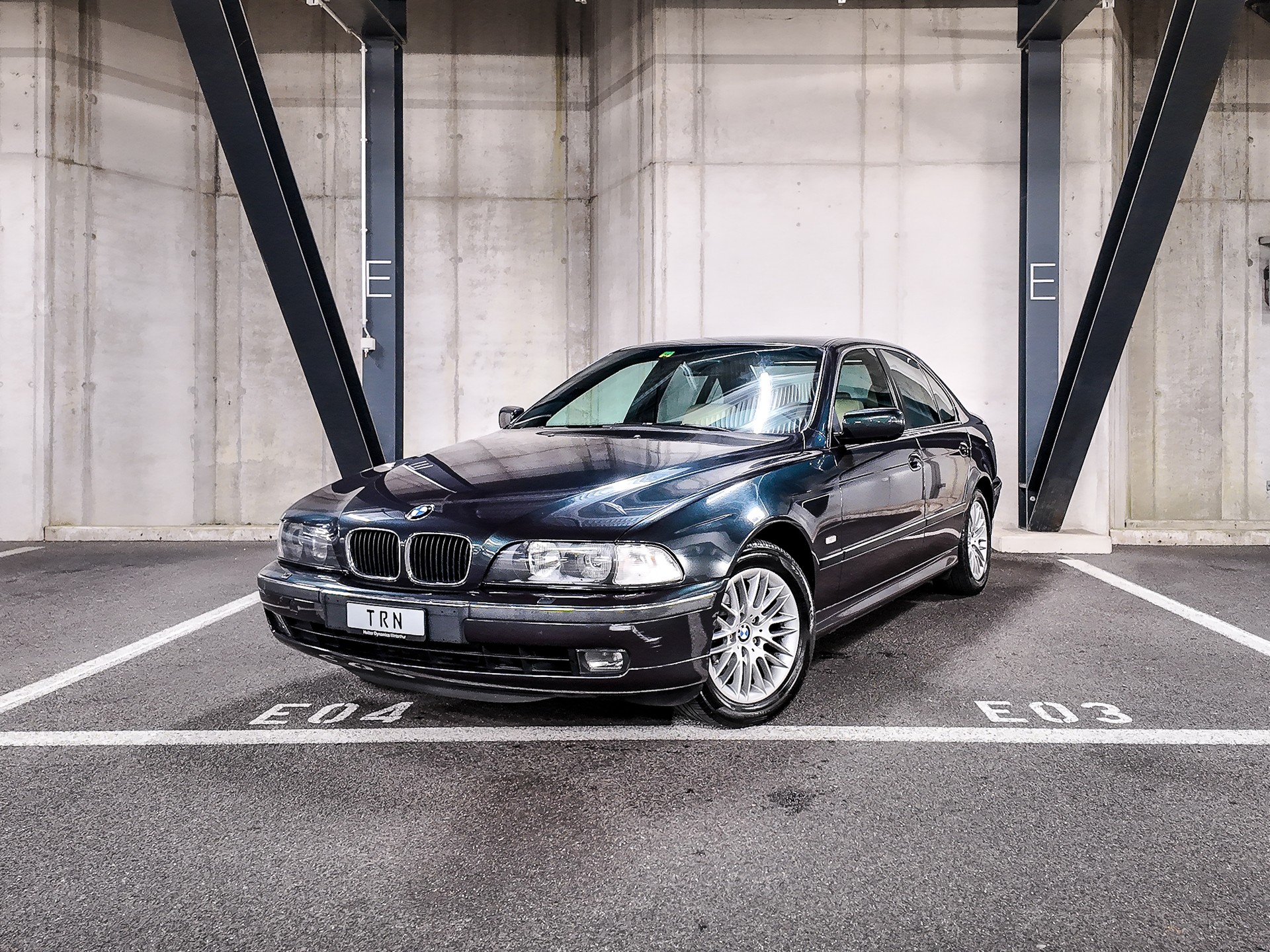 BMW 528i | Individual-Manufaktur| 1.Hand | Skarabeusgruen | Nappa-Leder Indivual | Schiebedach | Komfort-sitze |-image-0