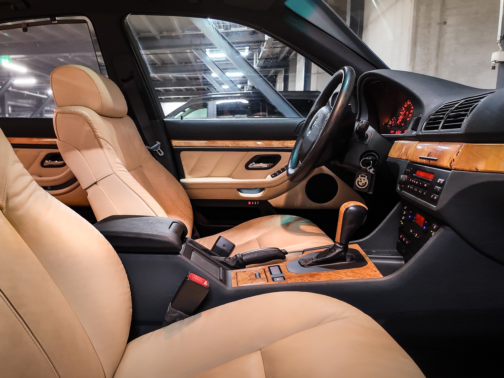 BMW 528i | Individual-Manufaktur| 1.Hand | Skarabeusgruen | Nappa-Leder Indivual | Schiebedach | Komfort-sitze |-image-13