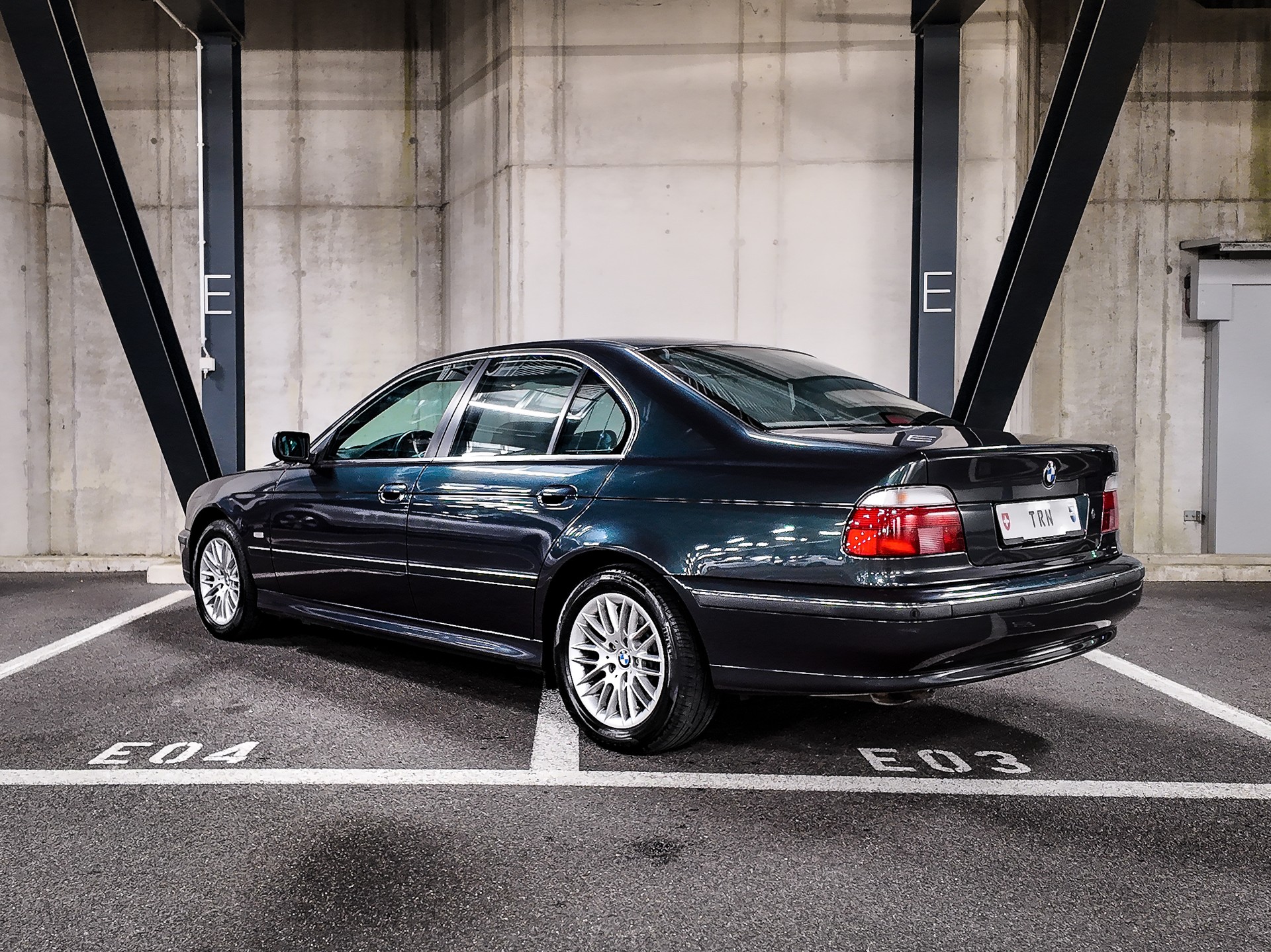 BMW 528i | Individual-Manufaktur| 1.Hand | Skarabeusgruen | Nappa-Leder Indivual | Schiebedach | Komfort-sitze |-image-1