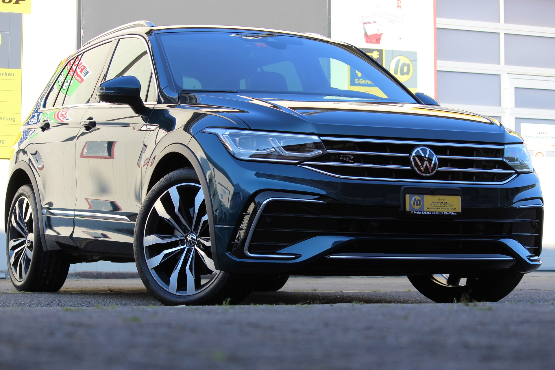 VW Tiguan 2.0 TDI SCR R-Line 4Motion DSG-image-2