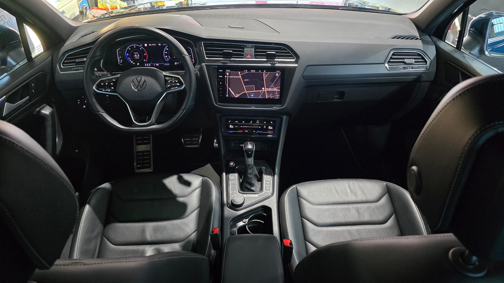 VW Tiguan 2.0 TDI SCR R-Line 4Motion DSG-image-15