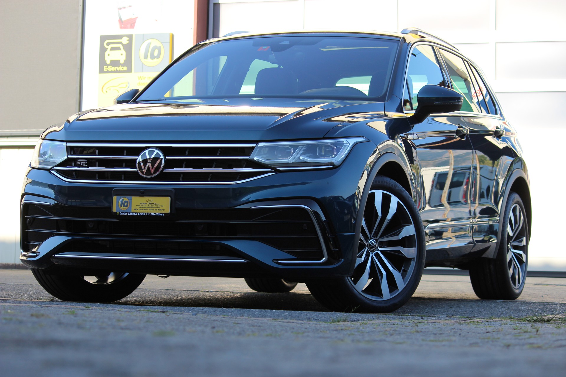VW Tiguan 2.0 TDI SCR R-Line 4Motion DSG-image-3